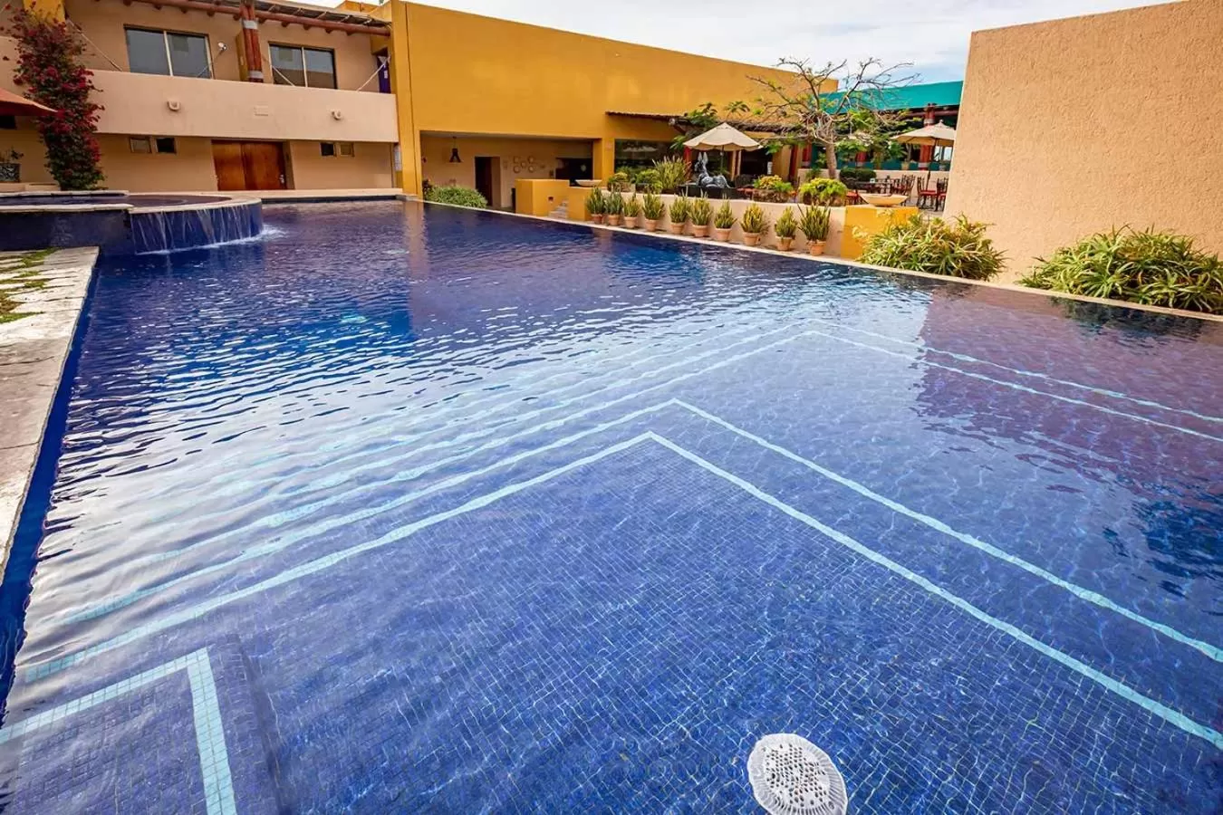 Swimming pool in Hotel Los Patios