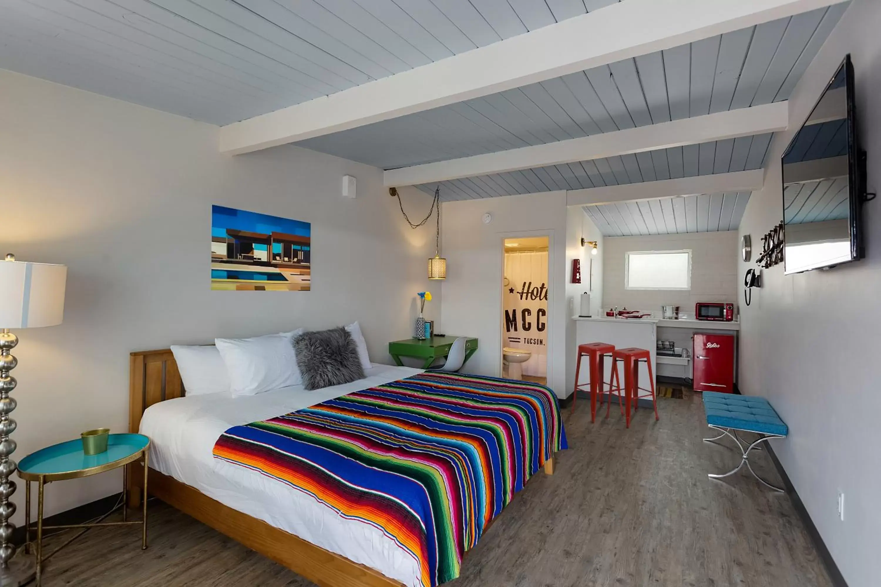 Deluxe King Room in Hotel McCoy - Art, Coffee, Beer, Wine Deluxe King Room in Hotel McCoy - Art, Coffee, Beer, Wine