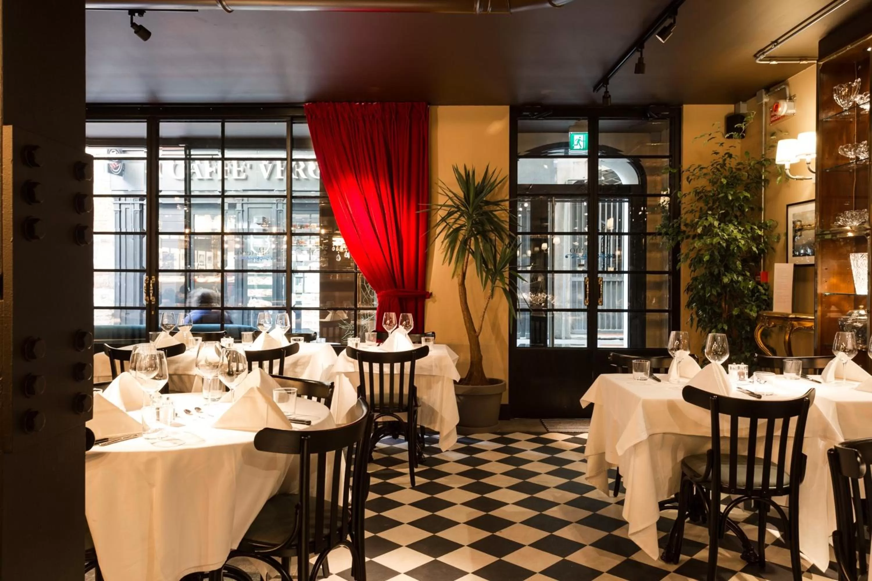 Restaurant/places to eat in Speronari Suites