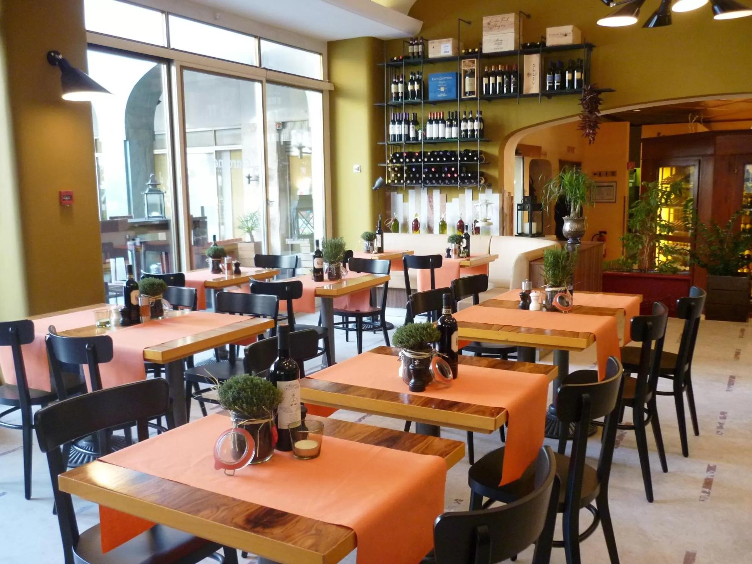 Restaurant/places to eat in Enjoy 1313AG Hotel Touring