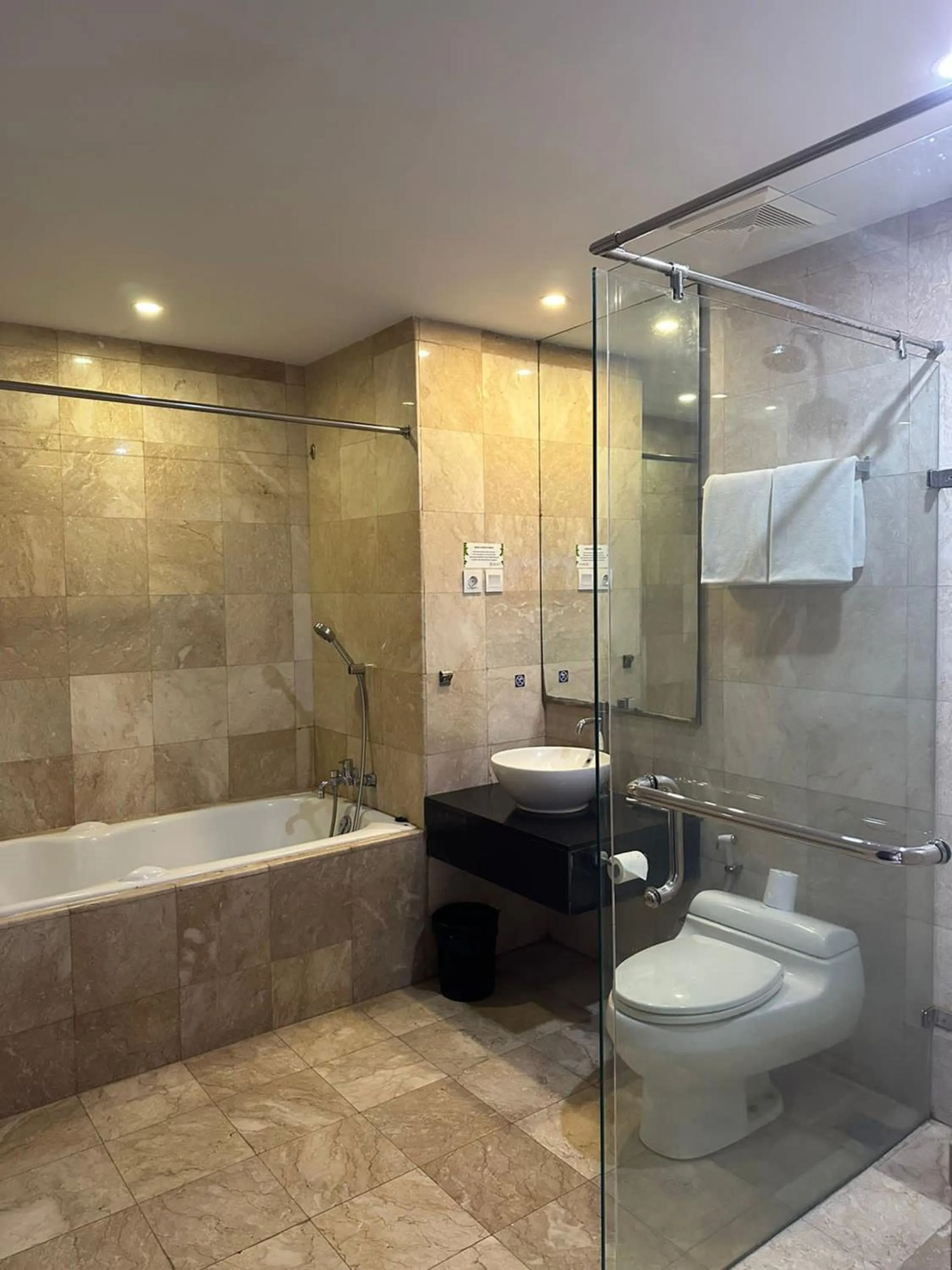 Shower in Famous Hotel Kuta Formerly Permata Kuta Hotel