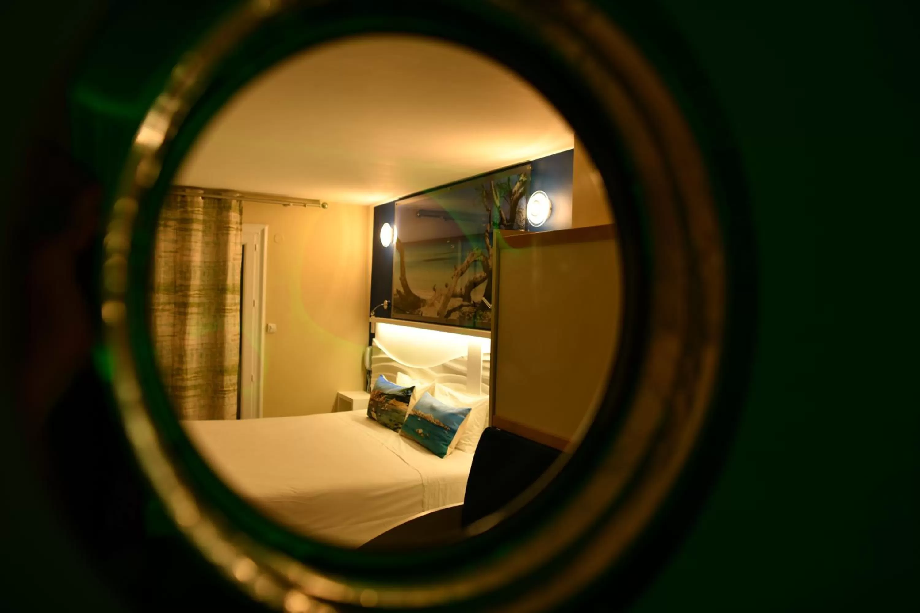 Bed in Hôtel Le Claridge