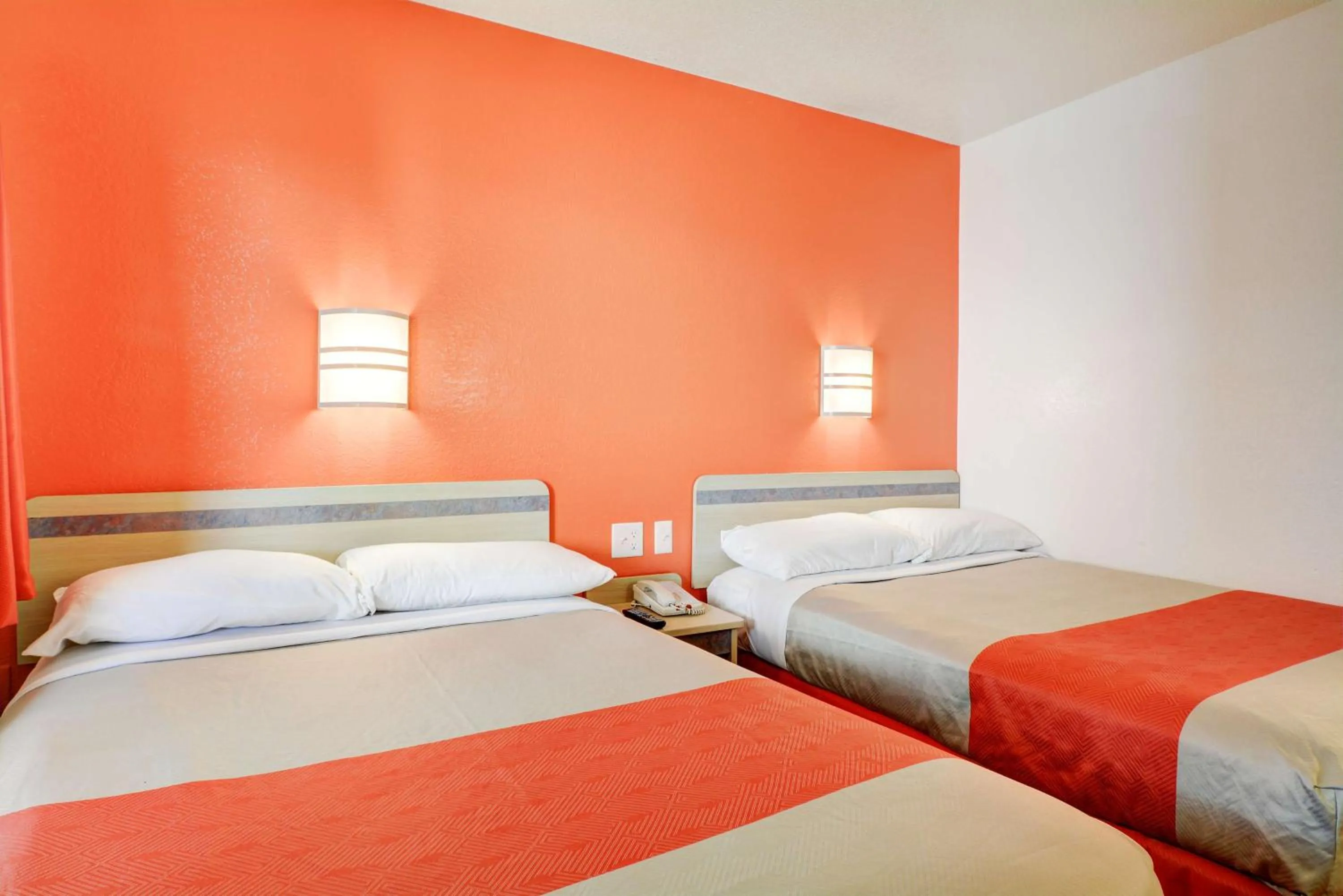 TV and multimedia, Bed in Motel 6-Southington, CT - Hartford