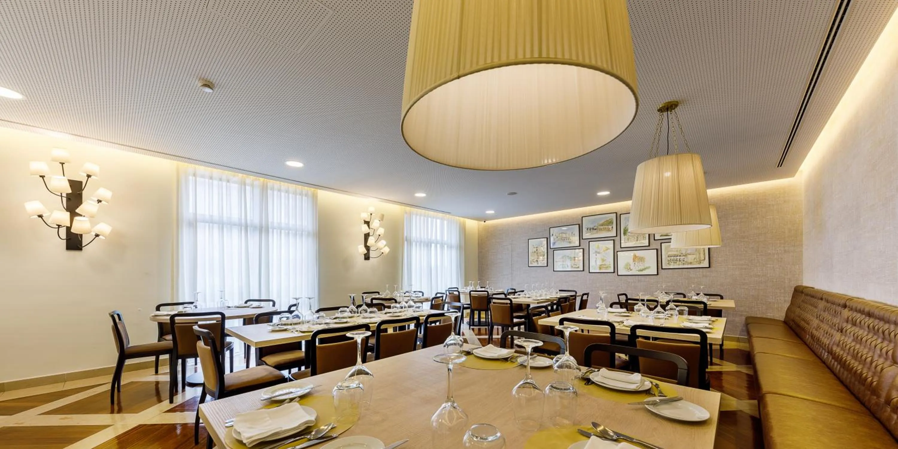 Restaurant/places to eat in Hotel Cinquentenario & Conference Center