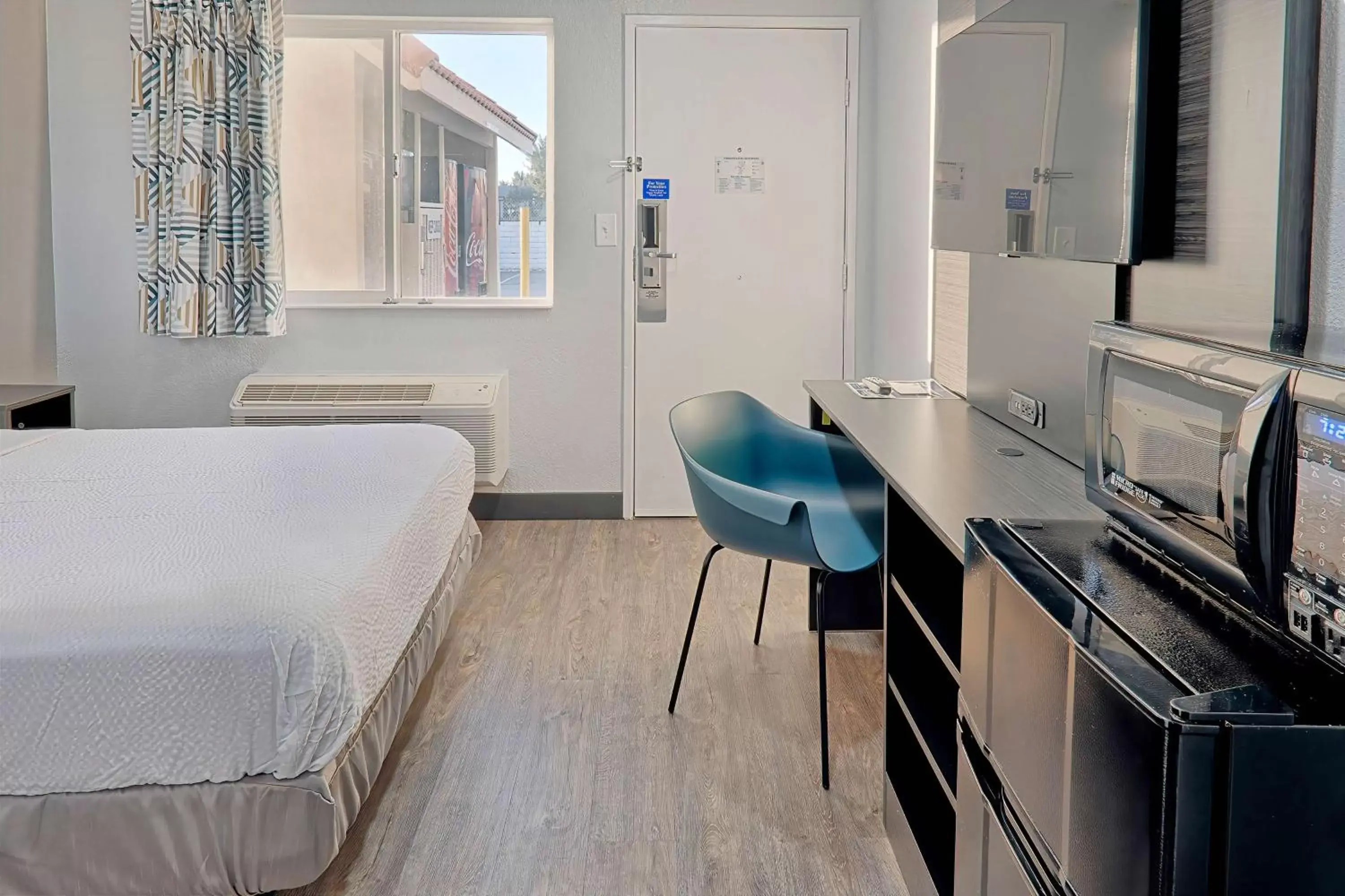 Deluxe Queen Suite in Motel 6-Lancaster, CA Deluxe Queen Suite in Motel 6-Lancaster, CA