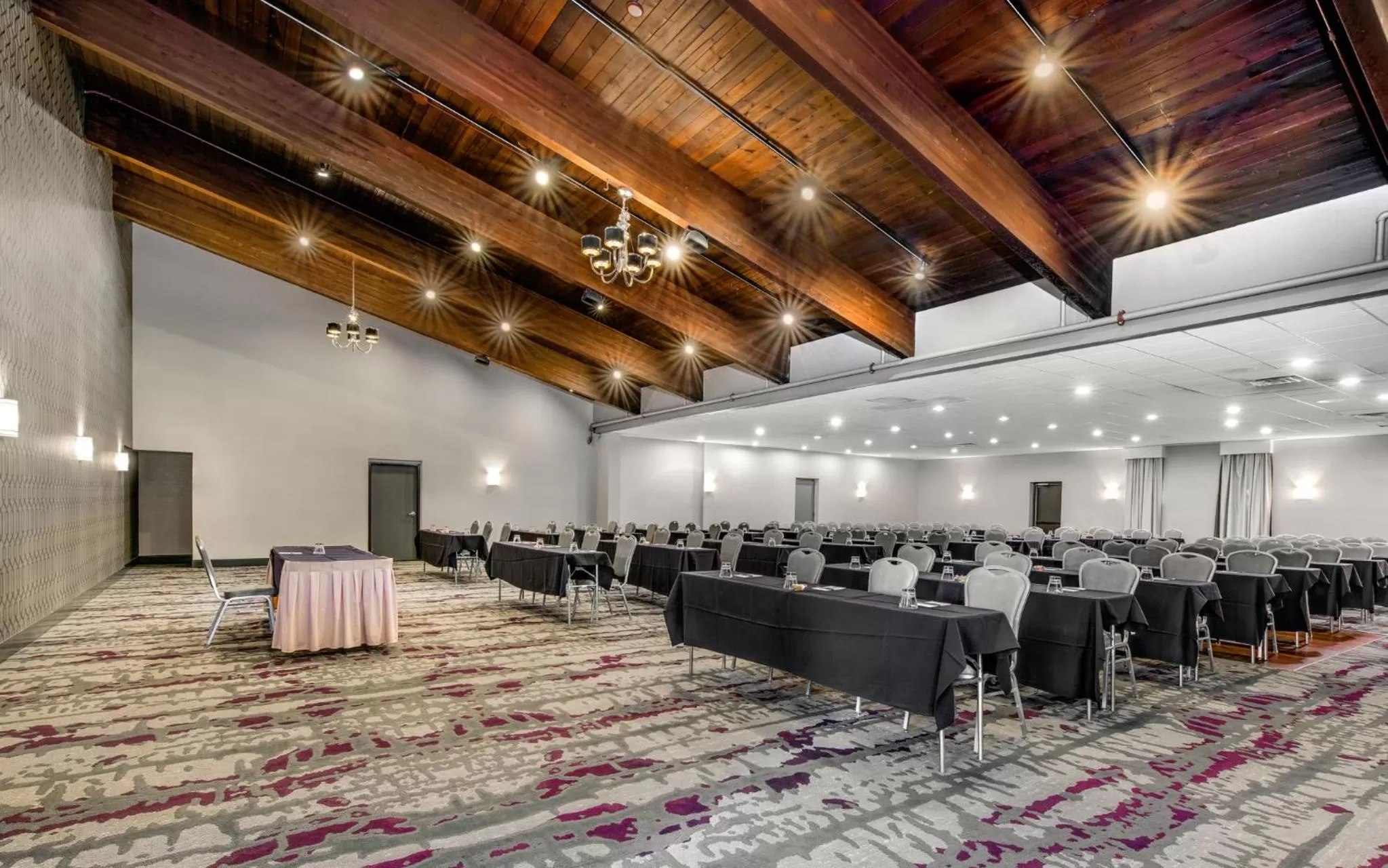 Meeting/conference room in Crowne Plaza Milwaukee Airport by IHG