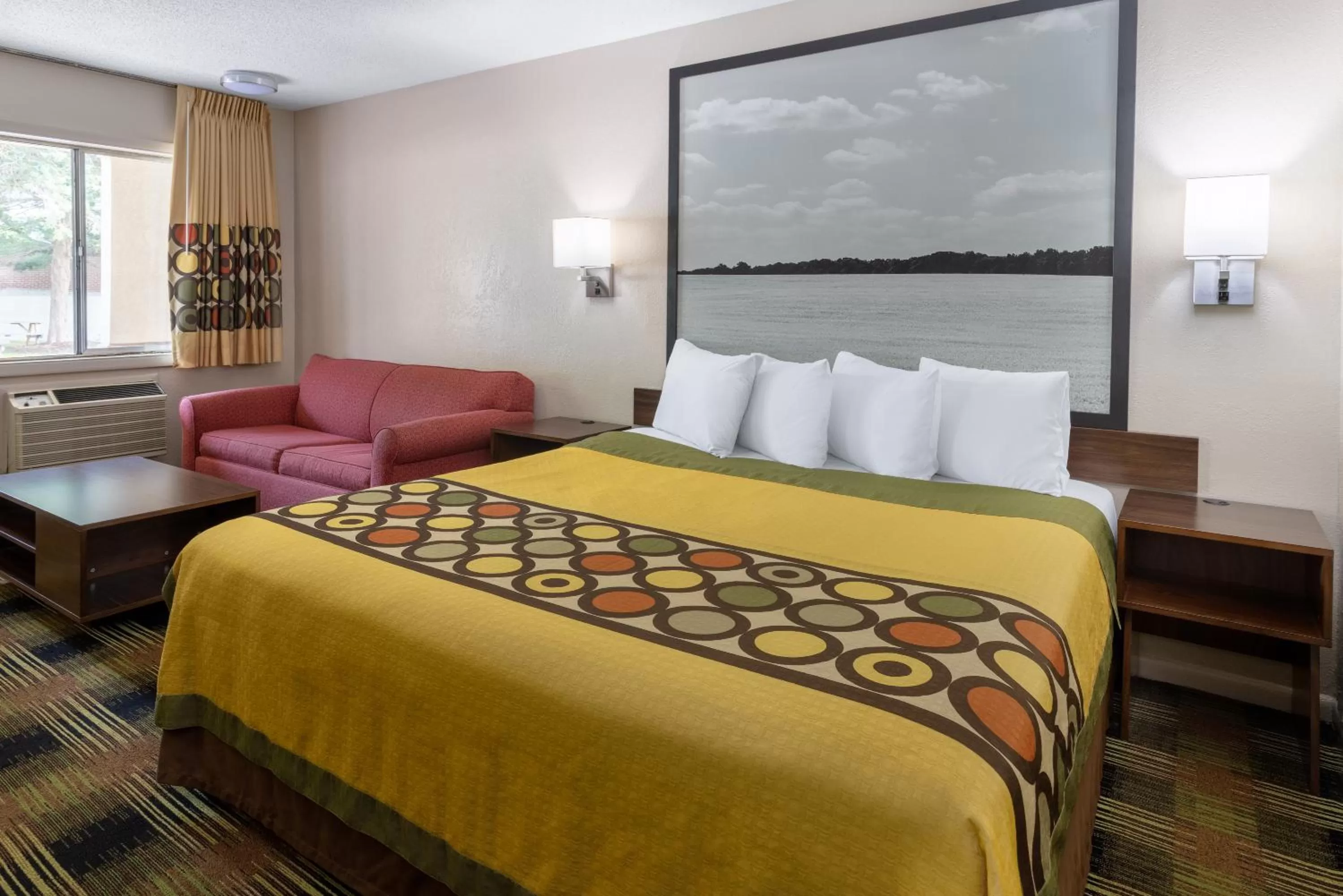 Bed in Super 8 by Wyndham Williamsburg/Historic Area