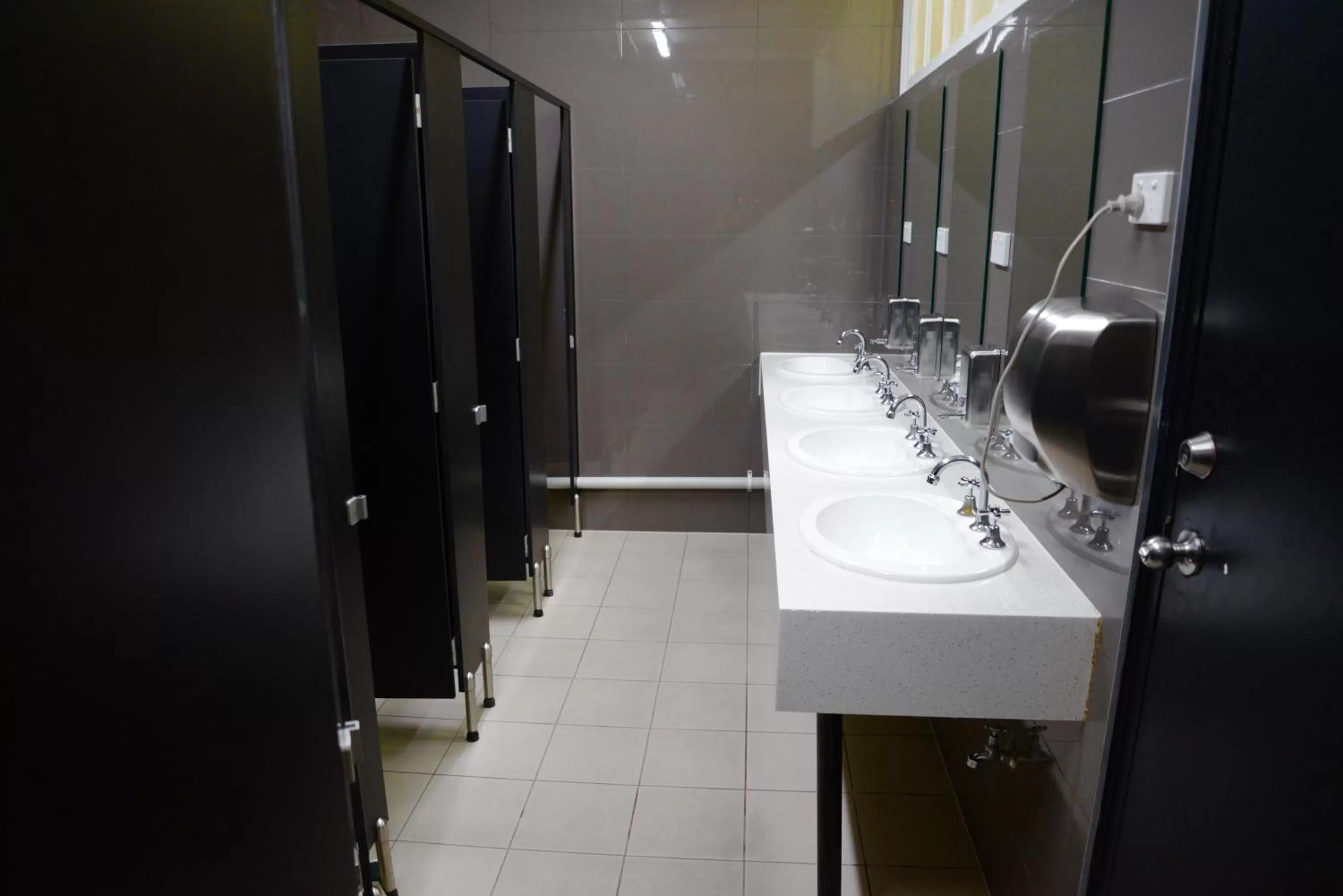 Shower in Maze Backpackers - Sydney