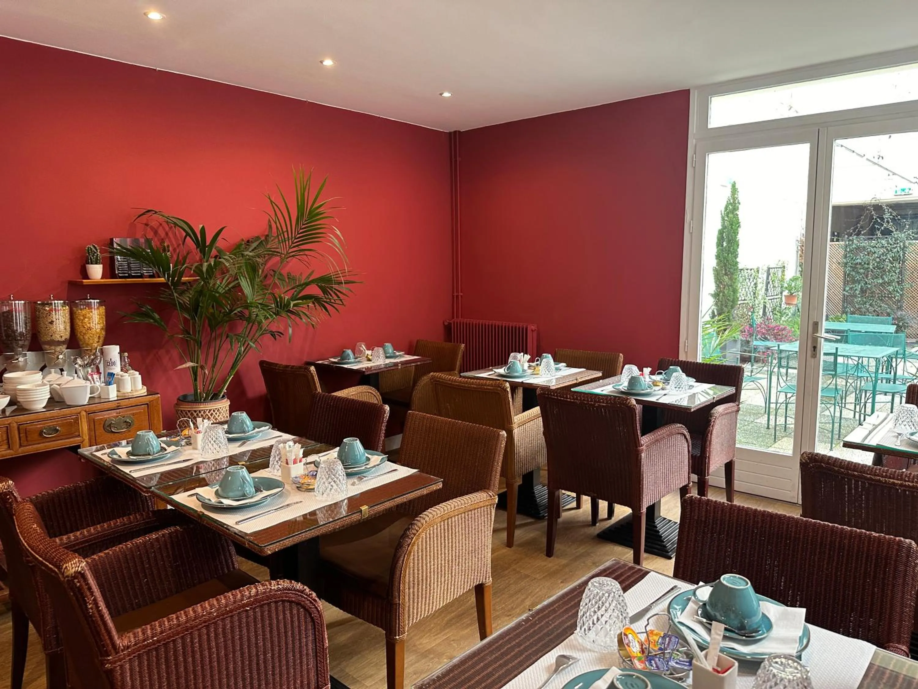 Breakfast in Hôtel France Eiffel