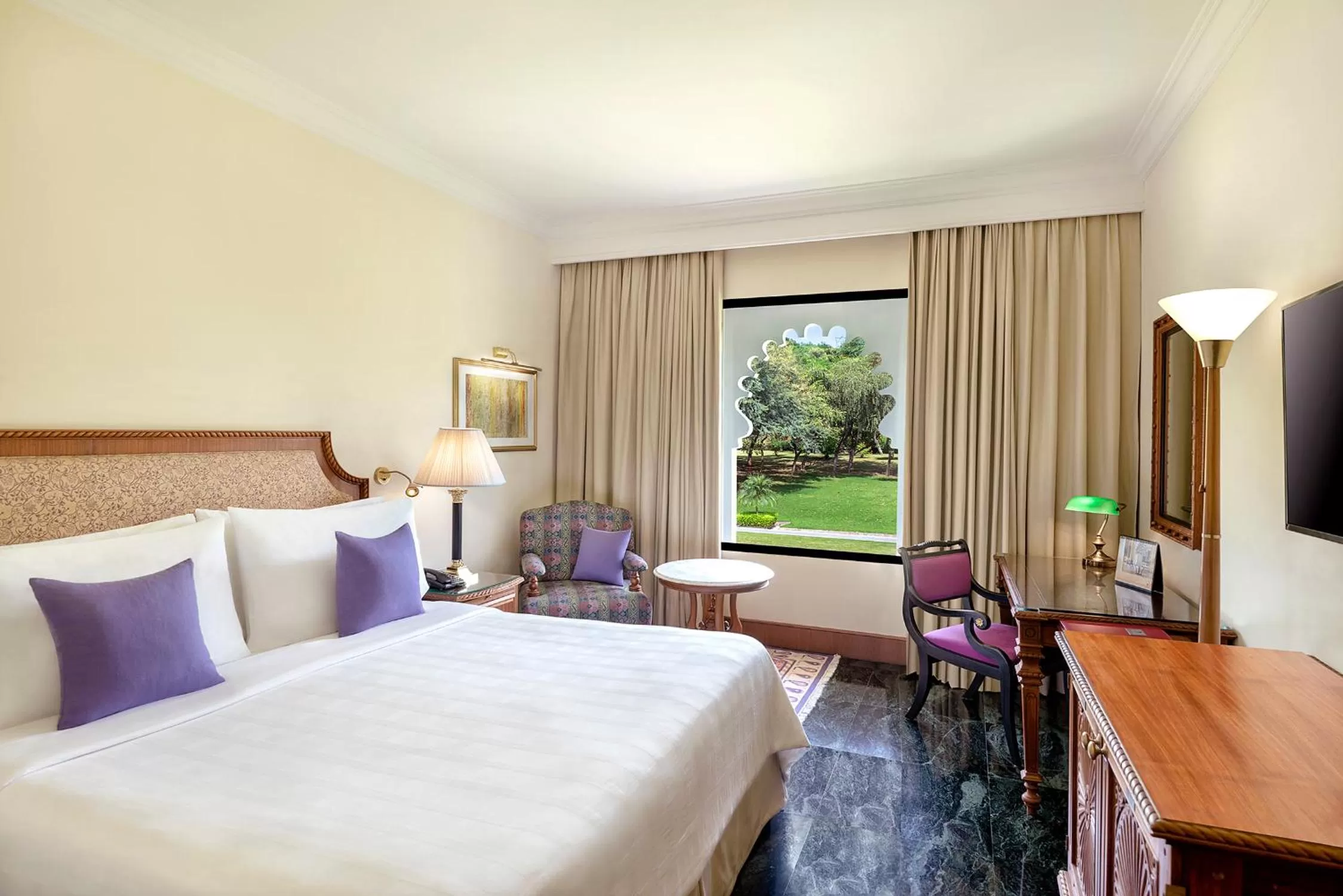 Photo of the whole room, Bed in Trident Udaipur