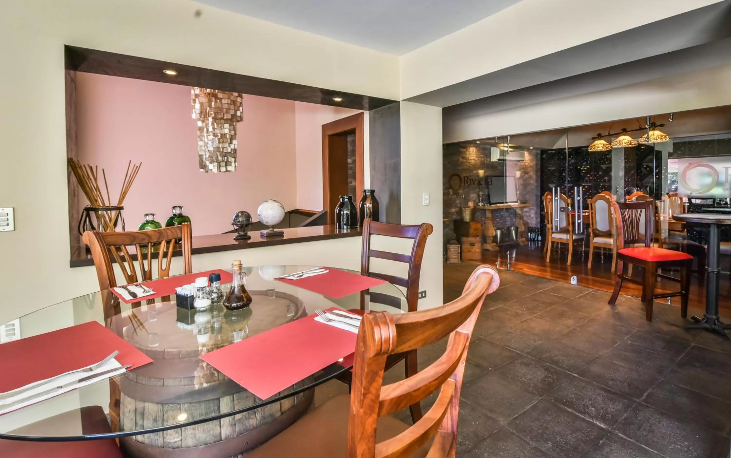 Lounge or bar in La Riviera Hotel