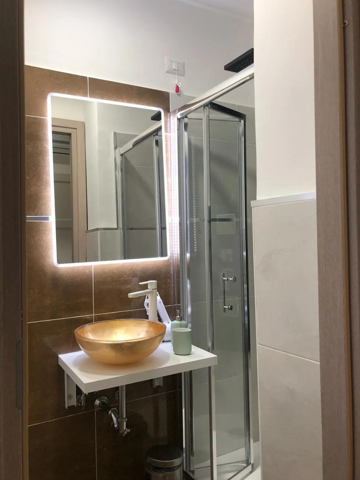 Bathroom in The Place In Rome Guest House