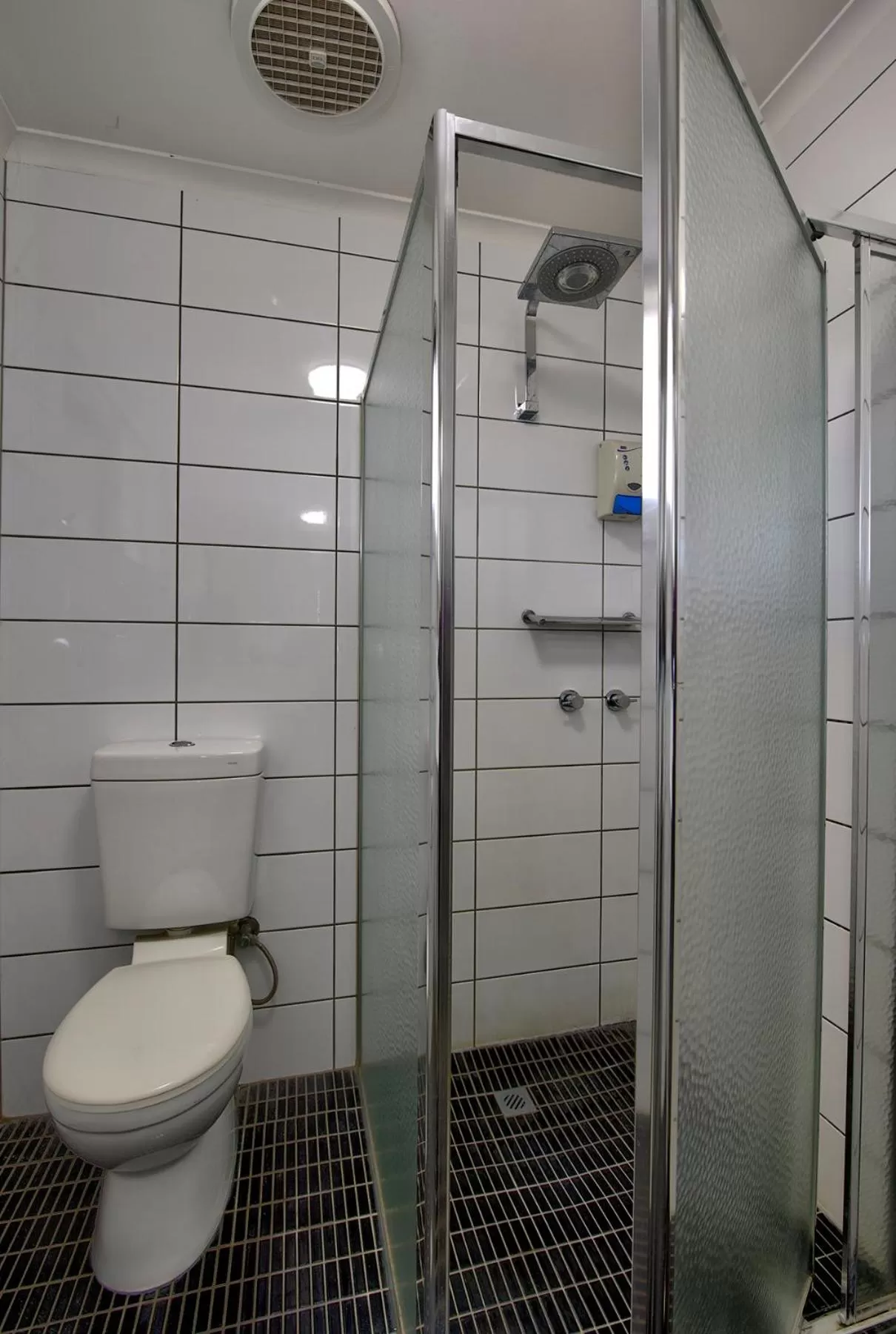 Toilet in Frankston Motel