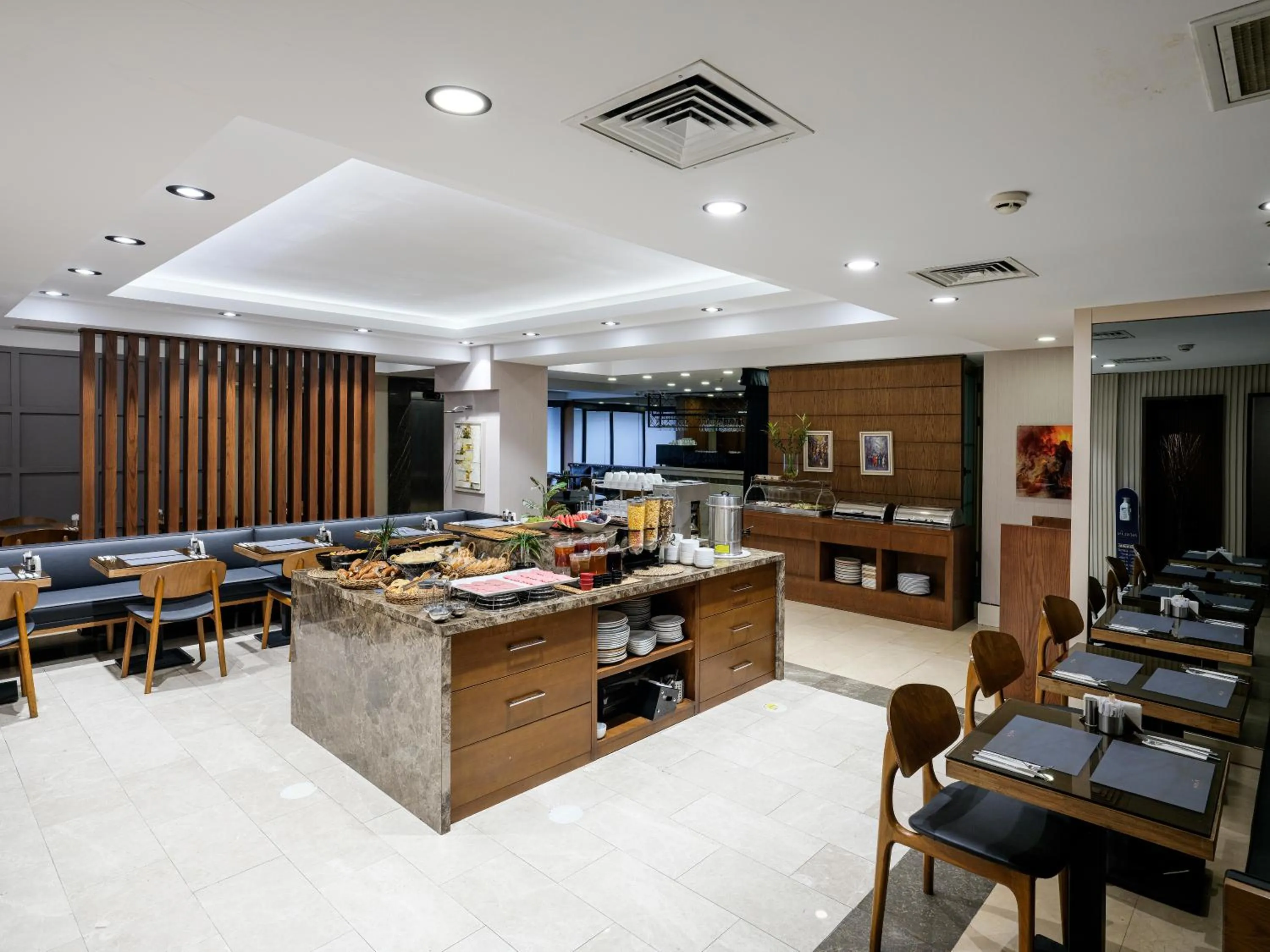 Restaurant/places to eat in Merlin Hotel İstanbul