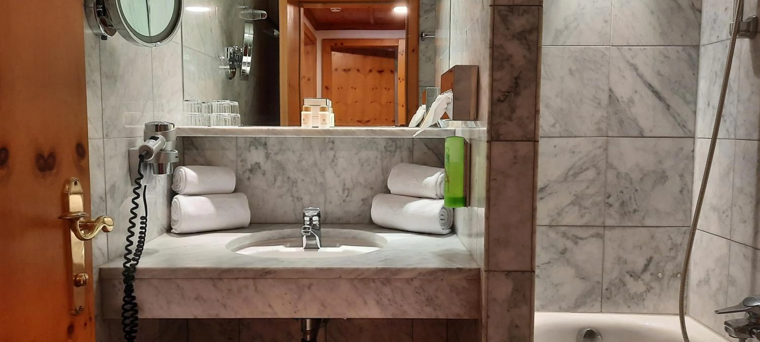 Bathroom in JUFA Alpenhotel Saalbach