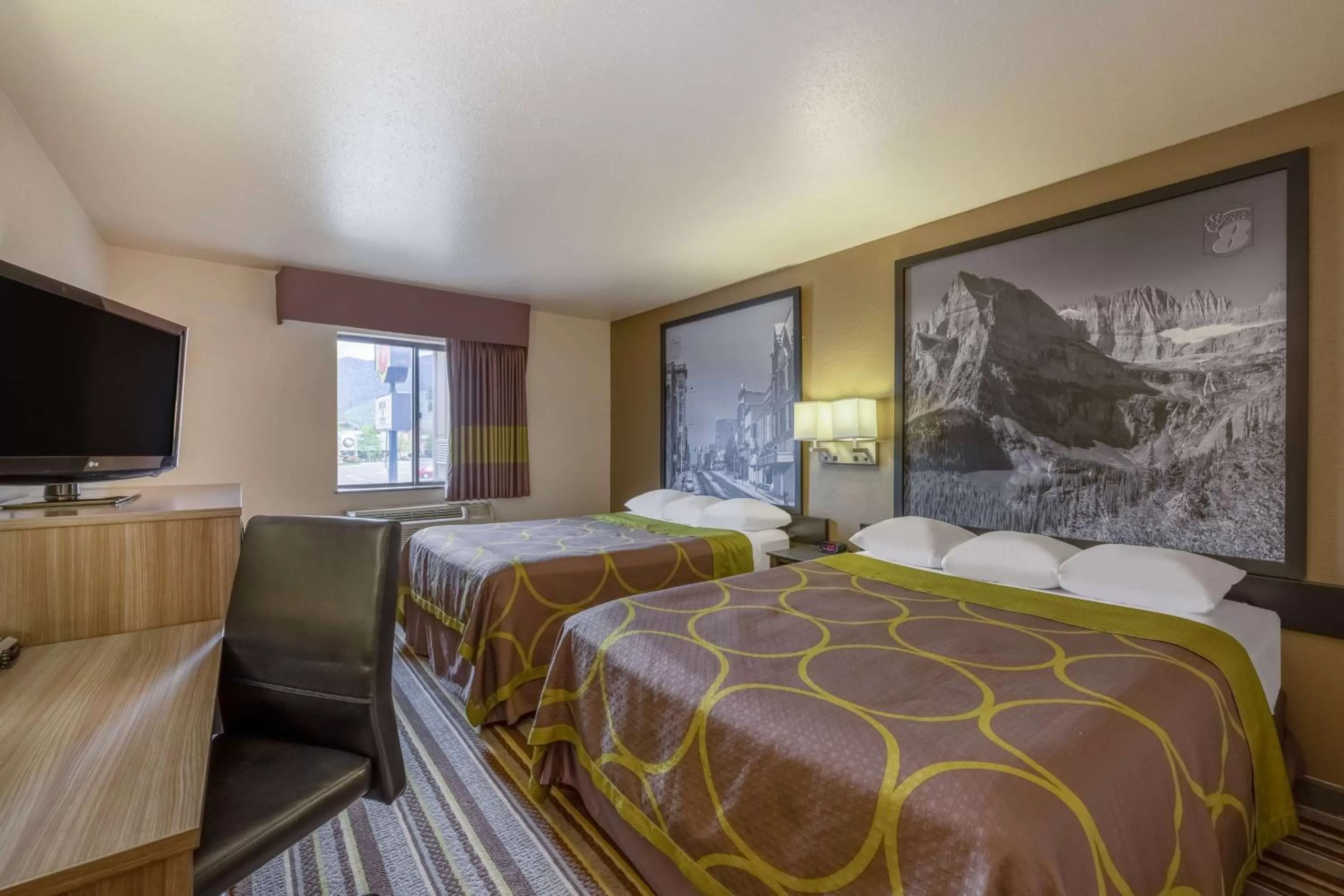 Photo of the whole room, Bed in Super 8 by Wyndham Butte MT