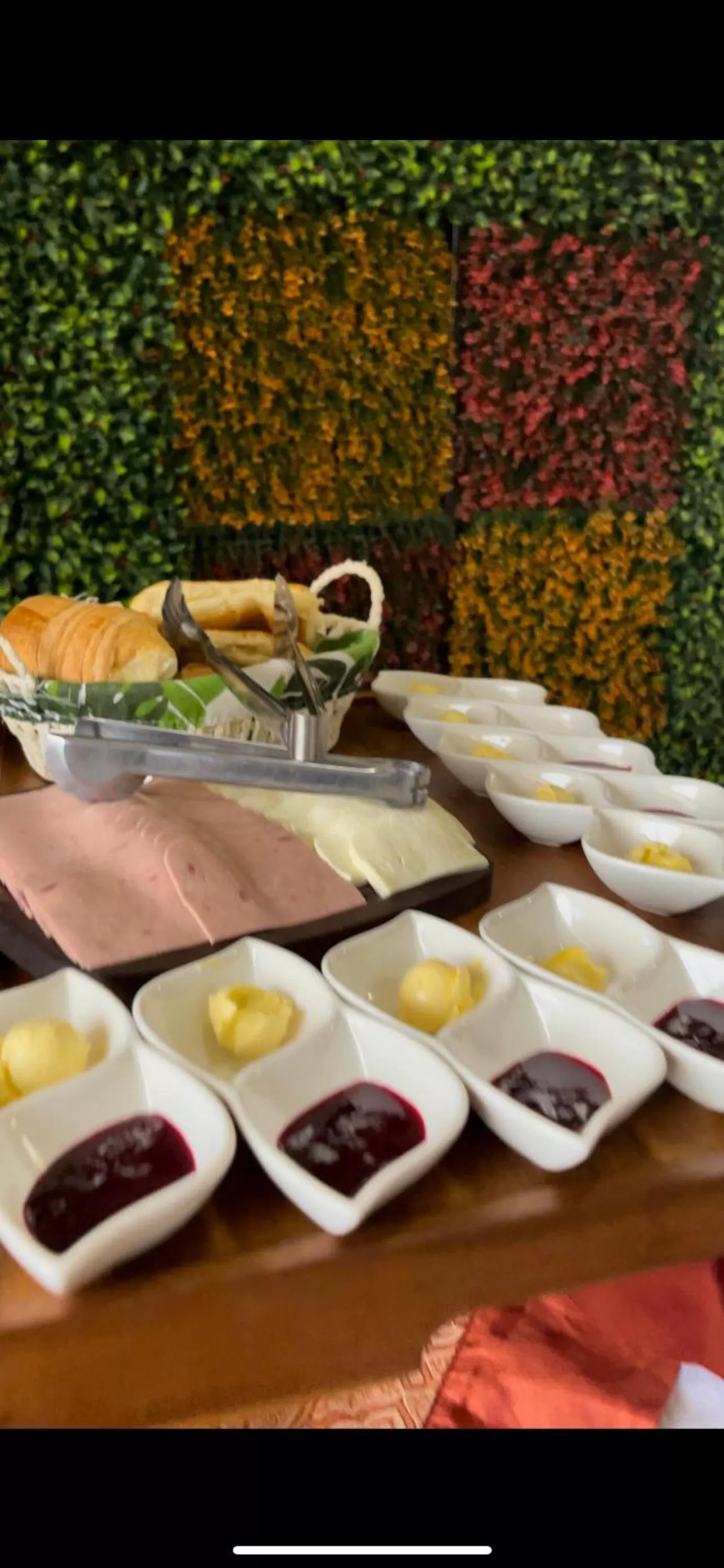 Continental breakfast in House Center