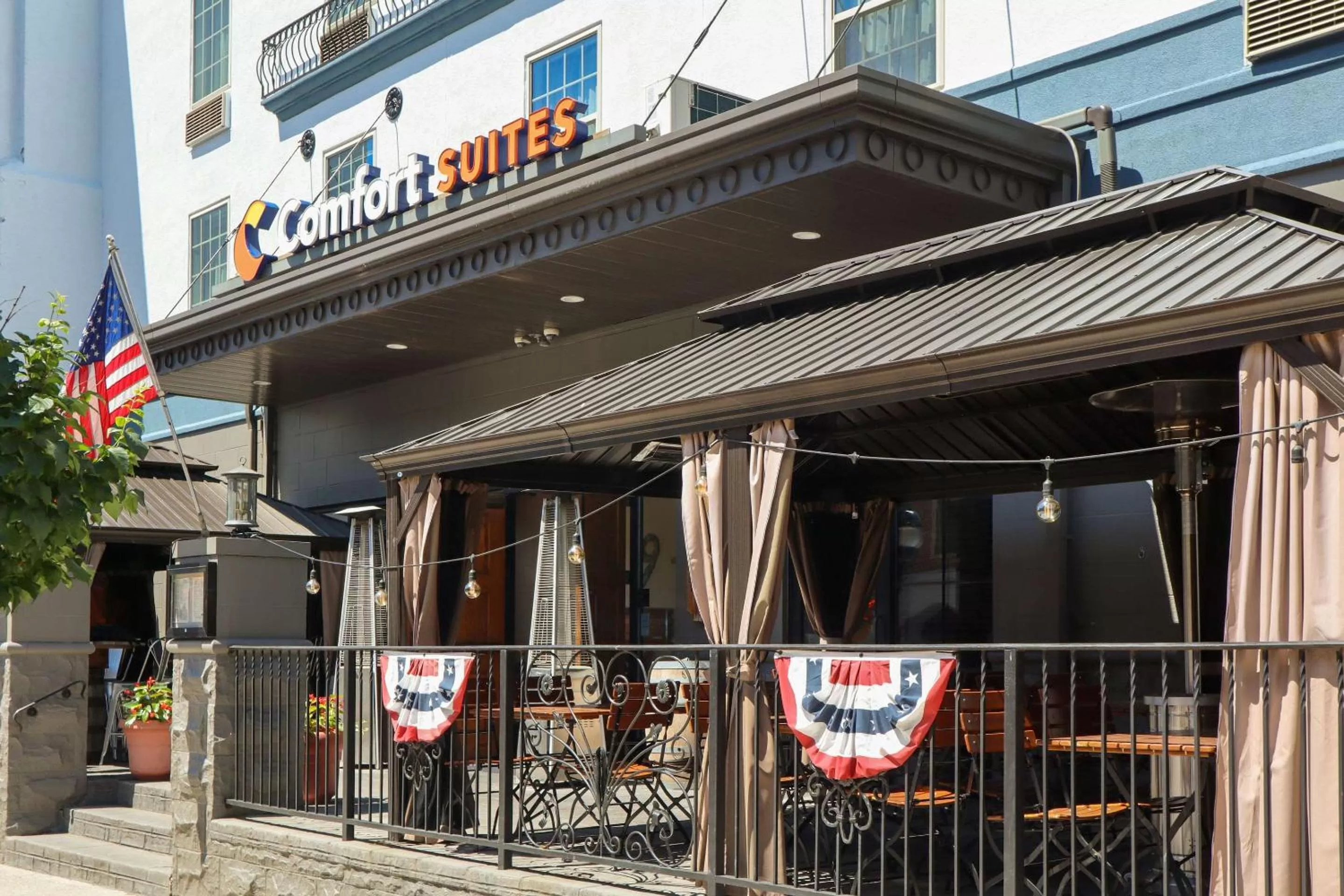 Property building in Comfort Suites Downtown Carlisle