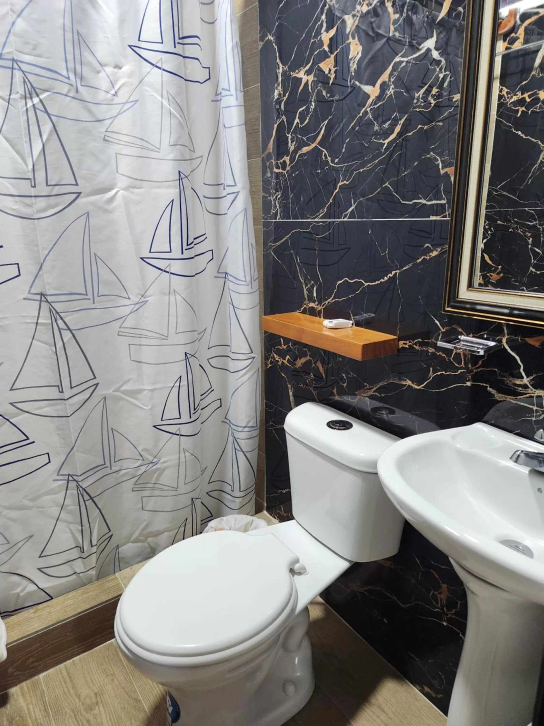 Shower, Bathroom in Hotel La Jungla