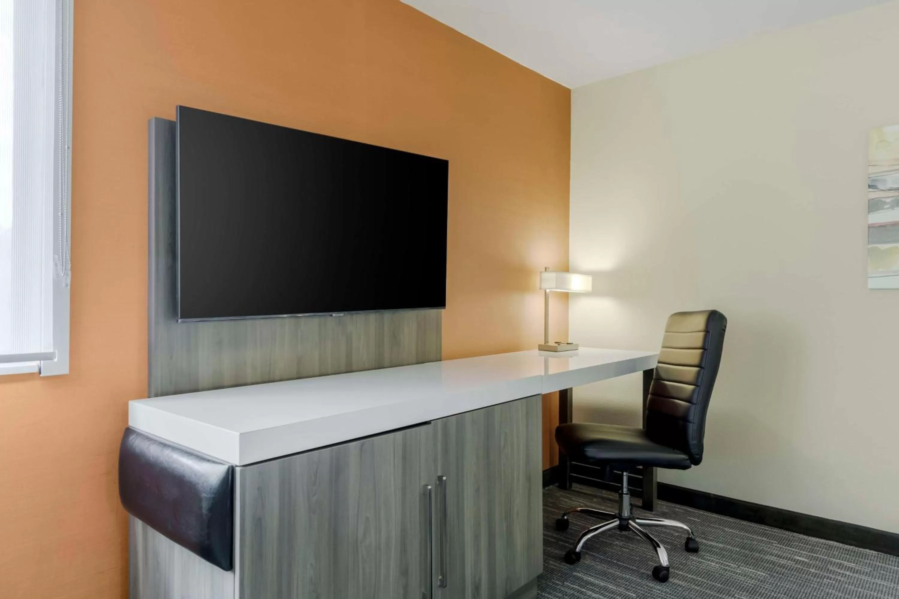 Bedroom in Best Western Plus Renton Inn