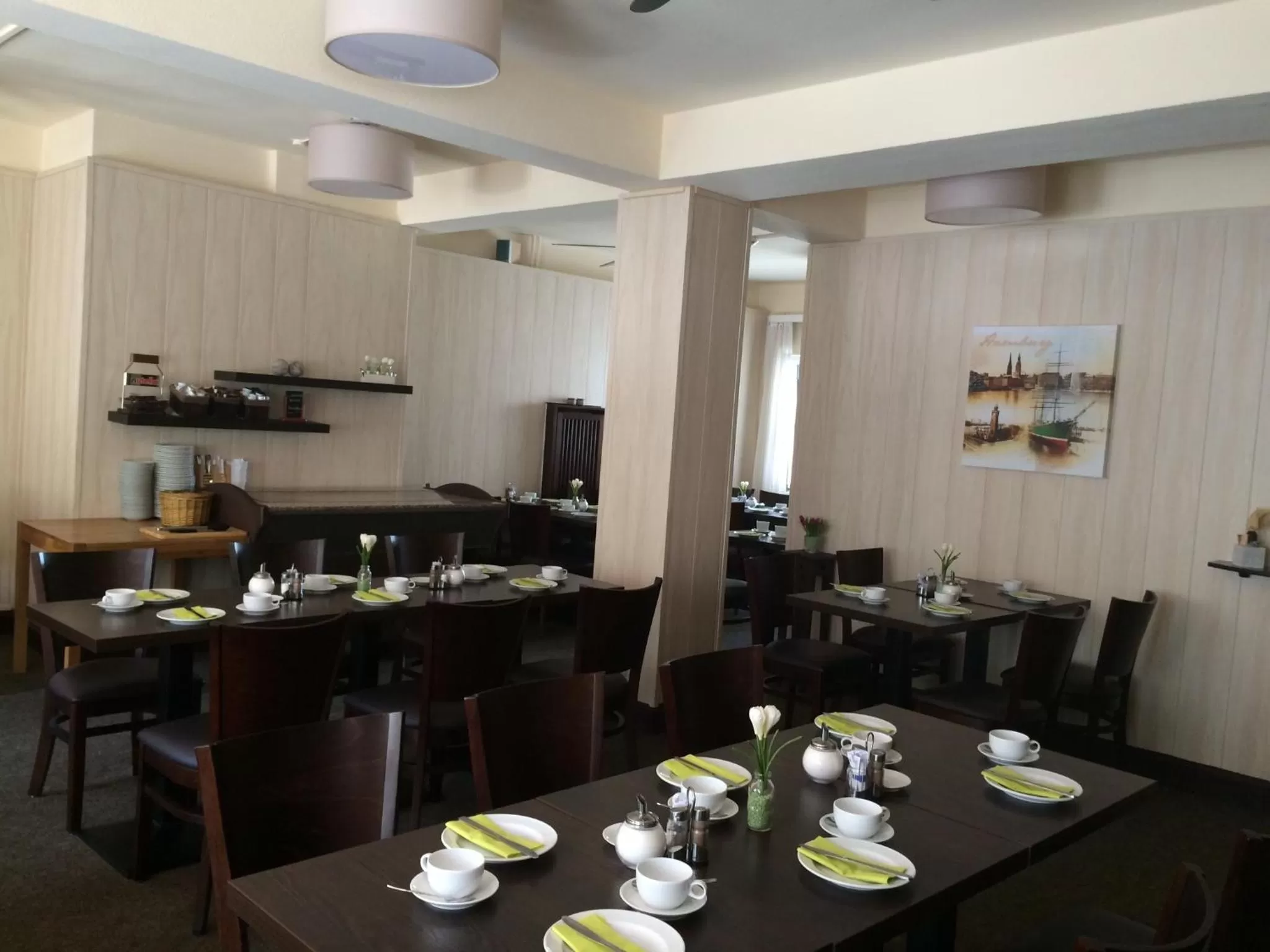 Restaurant/places to eat in Hotel Imperial