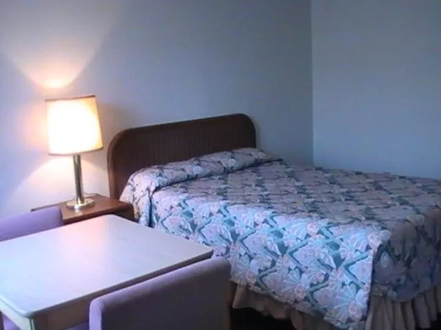Bed in Hometown Inn Galion