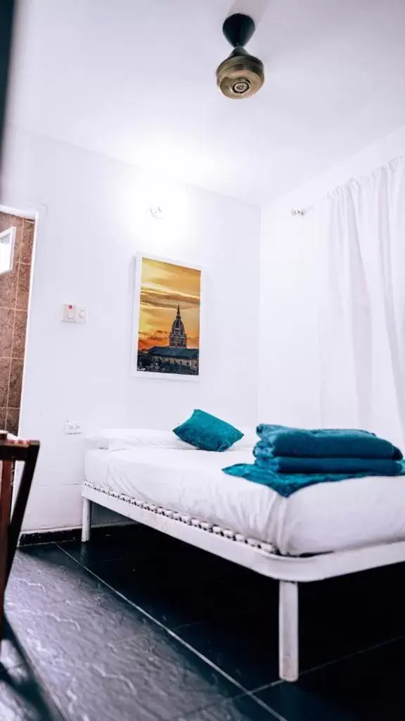 Standard Double Room with Fan in Neos Hotel Cartagena Standard Double Room with Fan in Neos Hotel Cartagena