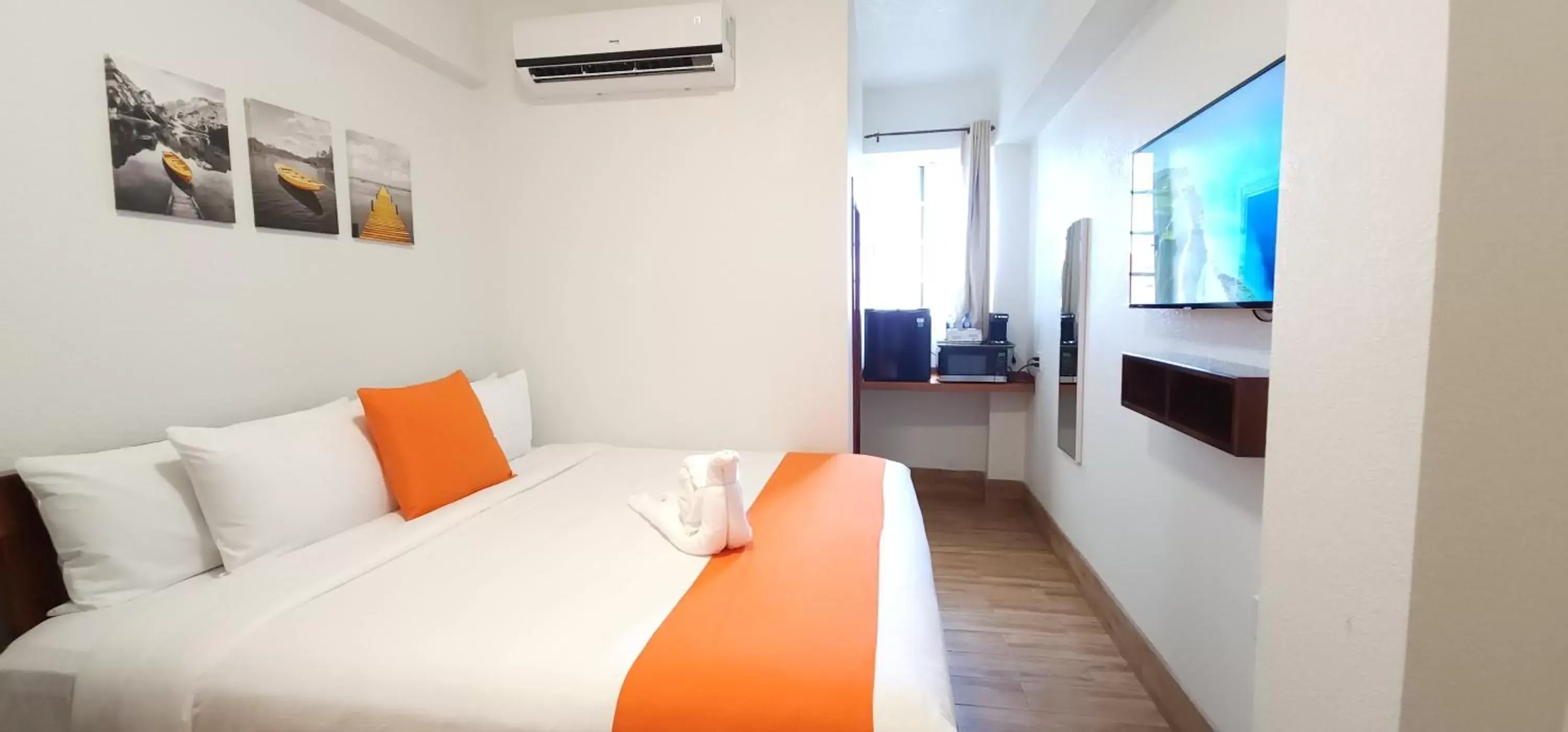 Deluxe King Room - single occupancy in Voyager Sun & Reef Hotel Deluxe King Room - single occupancy in Voyager Sun & Reef Hotel