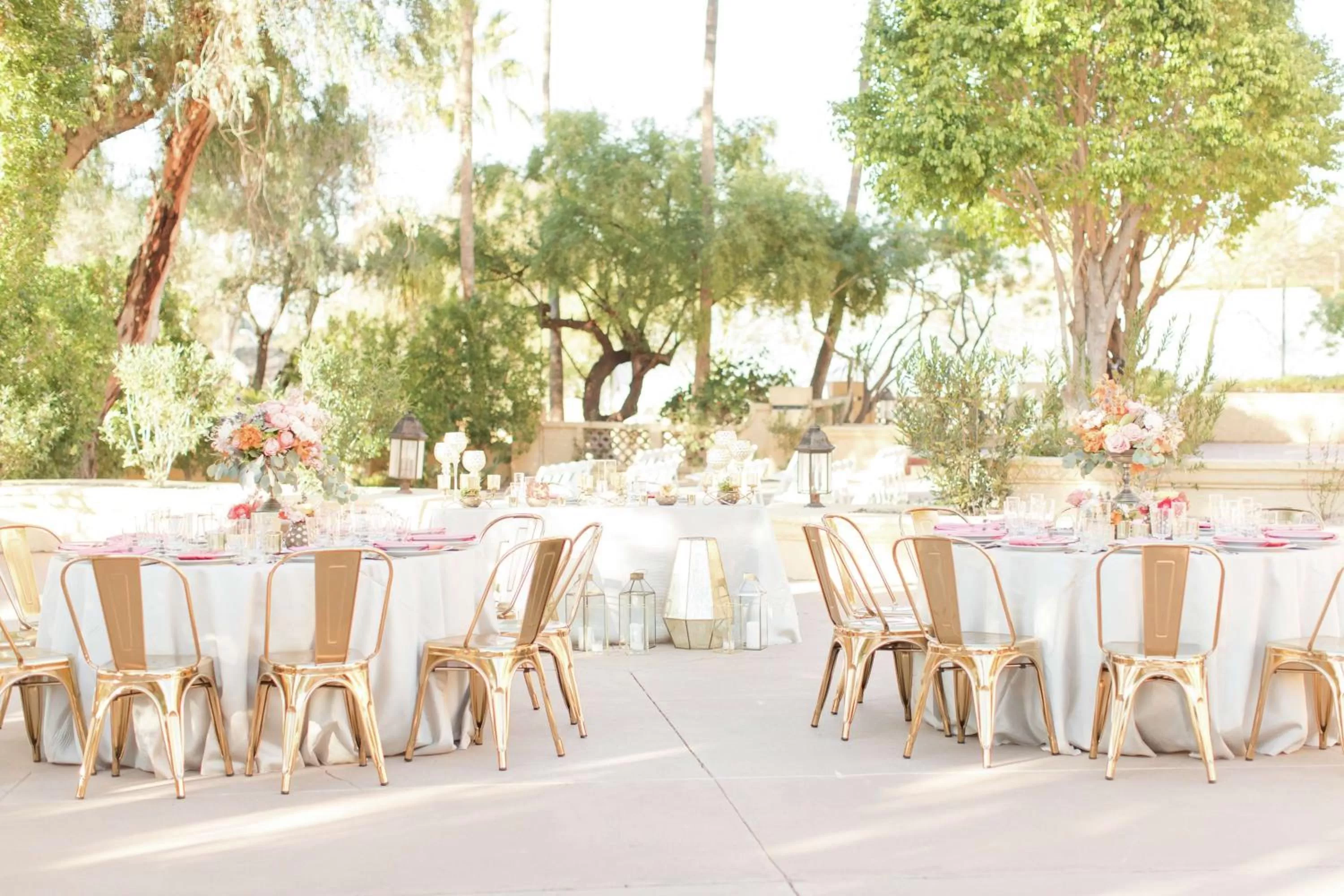 Garden in Hilton Phoenix Tapatio Cliffs Resort