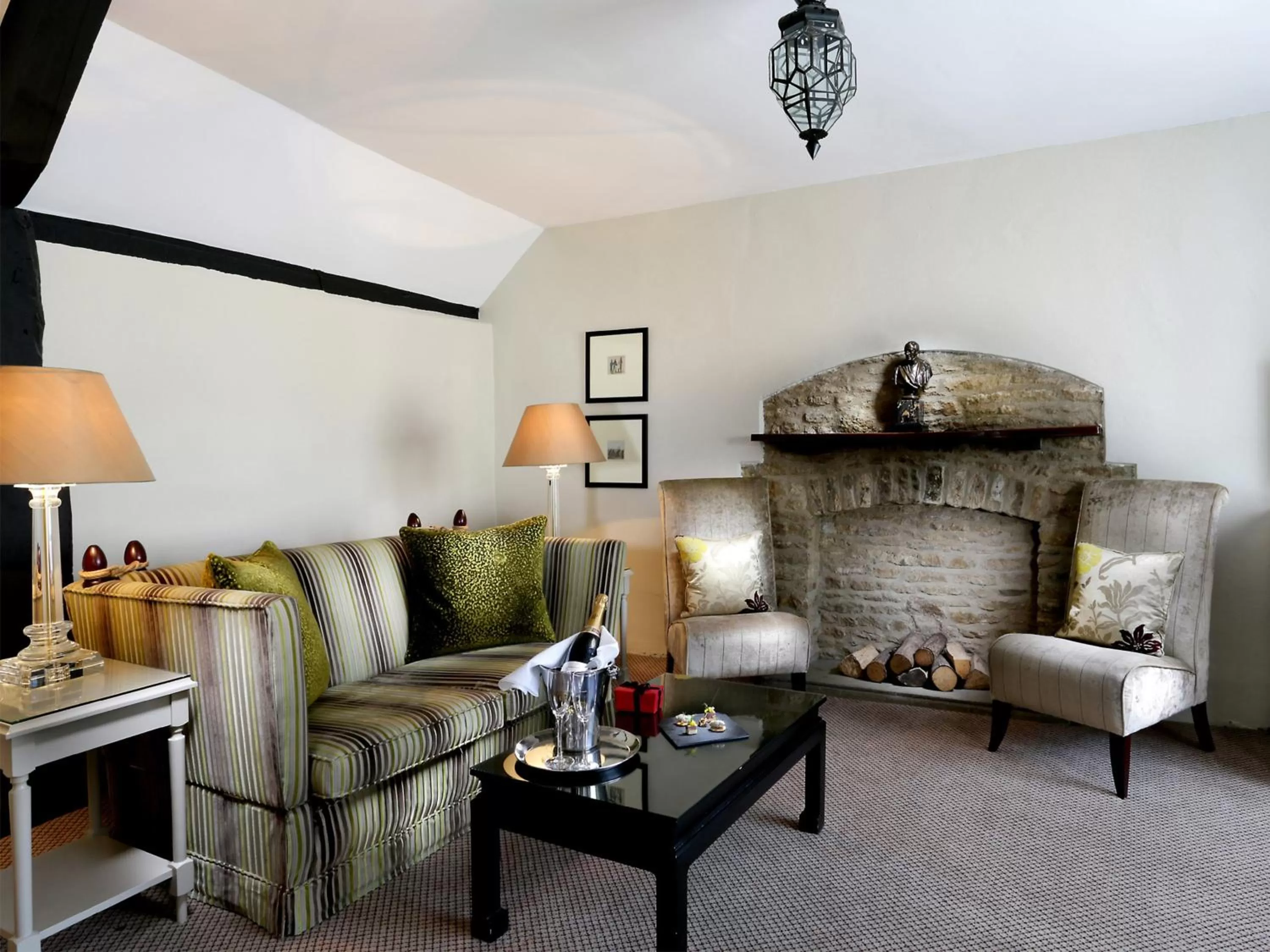Living room in Macdonald Bear Hotel