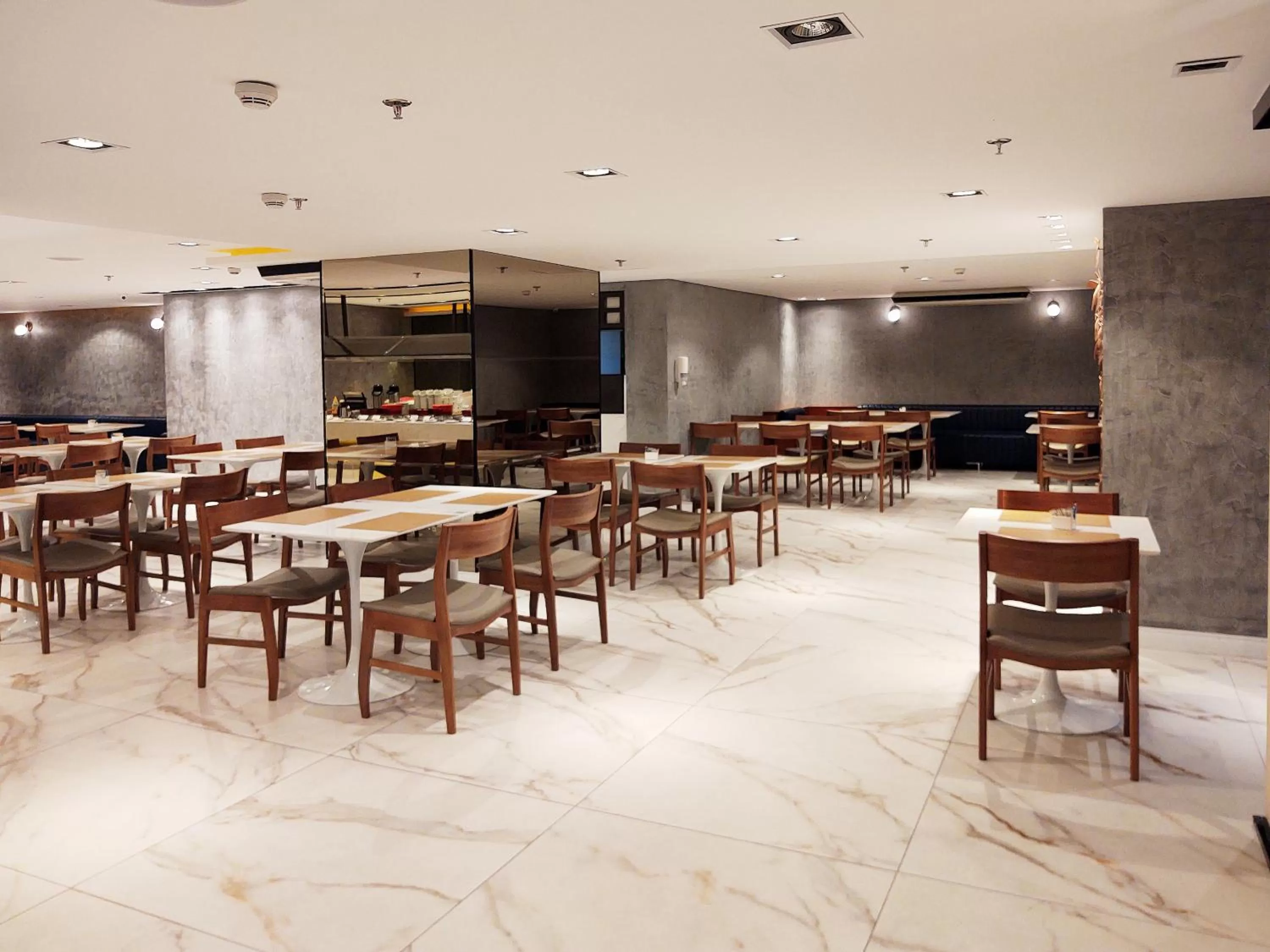 Restaurant/places to eat in Lets Idea Brasília Hotel