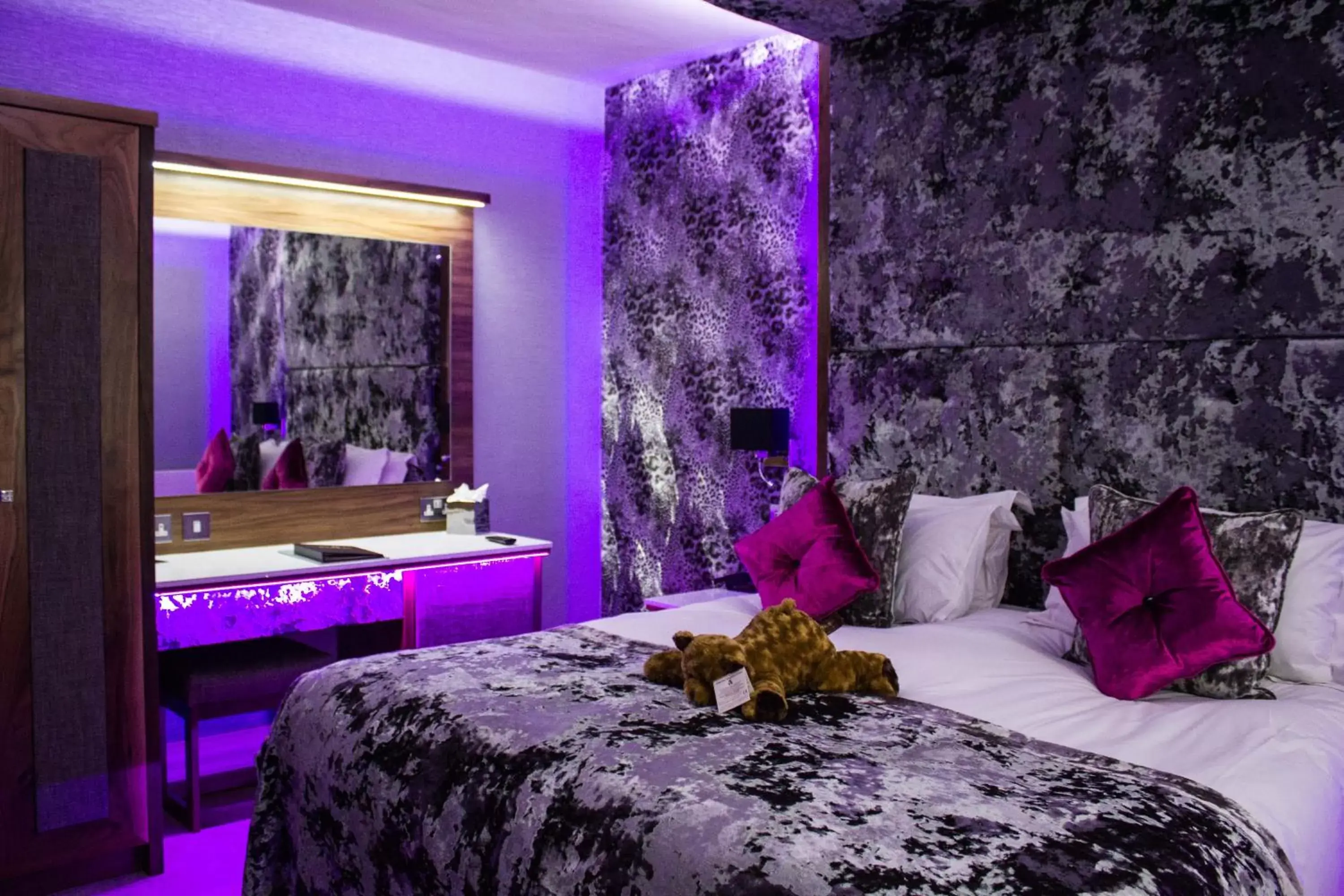 King Room in The Cranleigh Boutique King Room in The Cranleigh Boutique