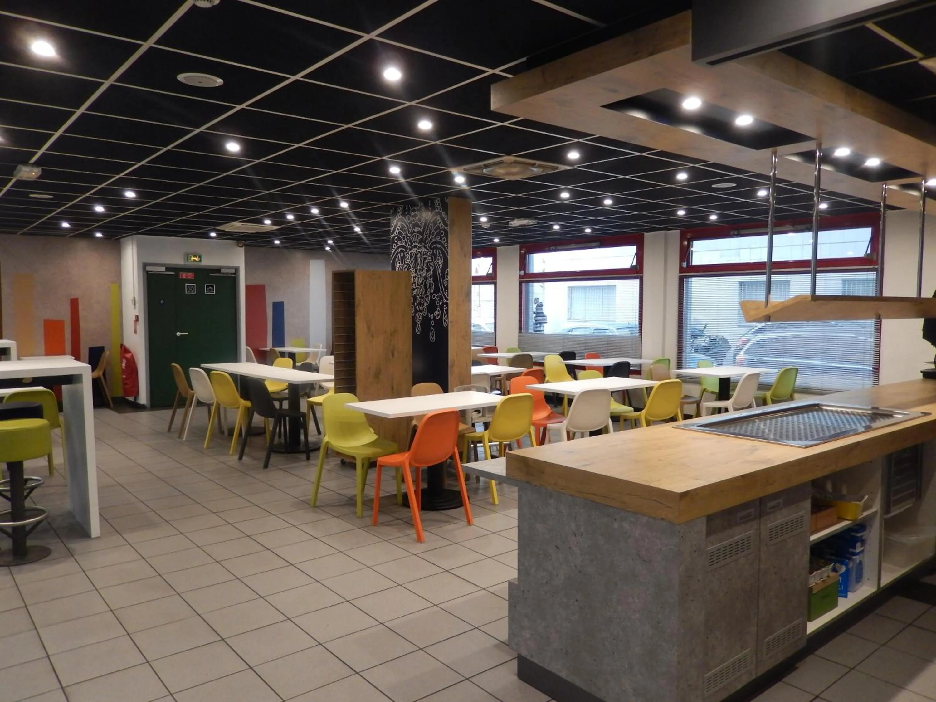 Restaurant/places to eat in ibis budget Paris Porte d'Italie Est