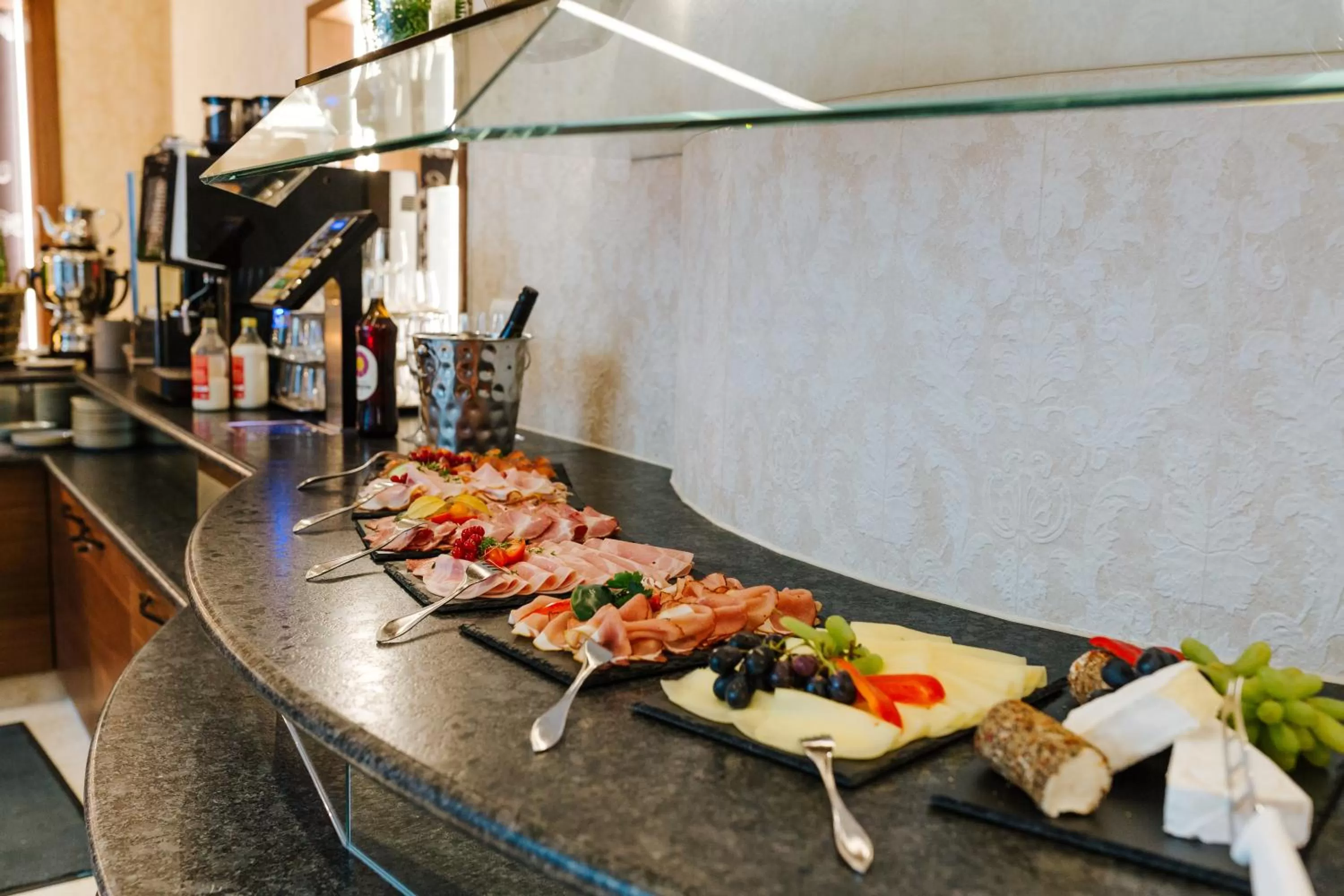 Buffet breakfast in Tinschert Hotel-Restaurant-Partyservice