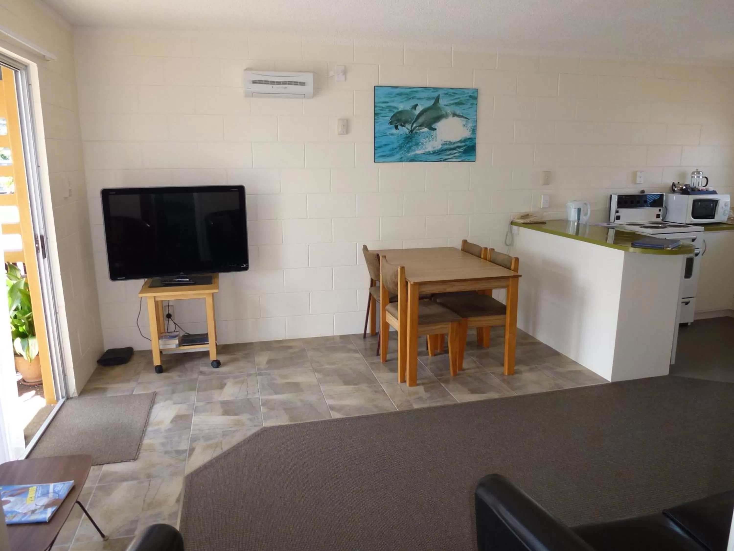 Photo of the whole room, TV/Entertainment Center in Mana-Nui Motel