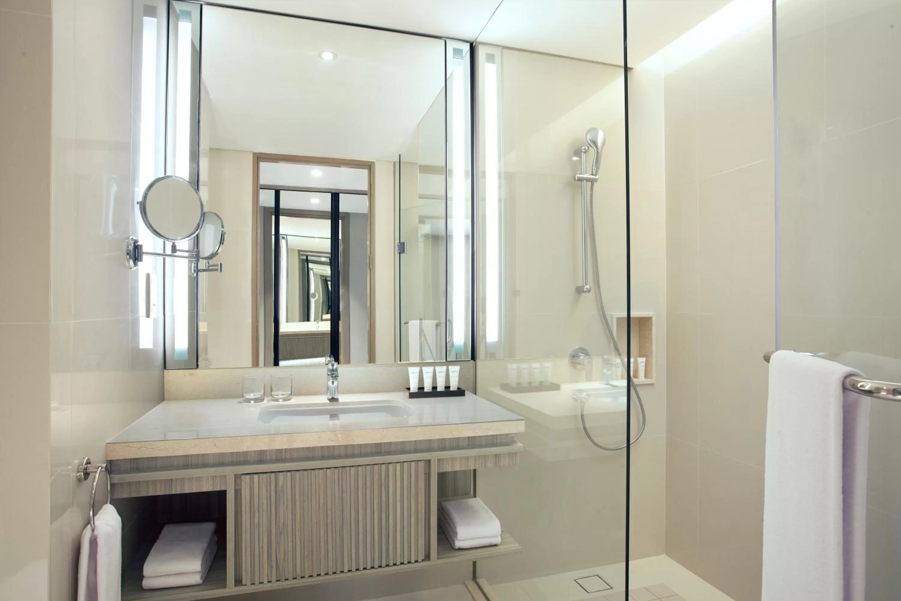 Shower in Radisson Lampung Kedaton