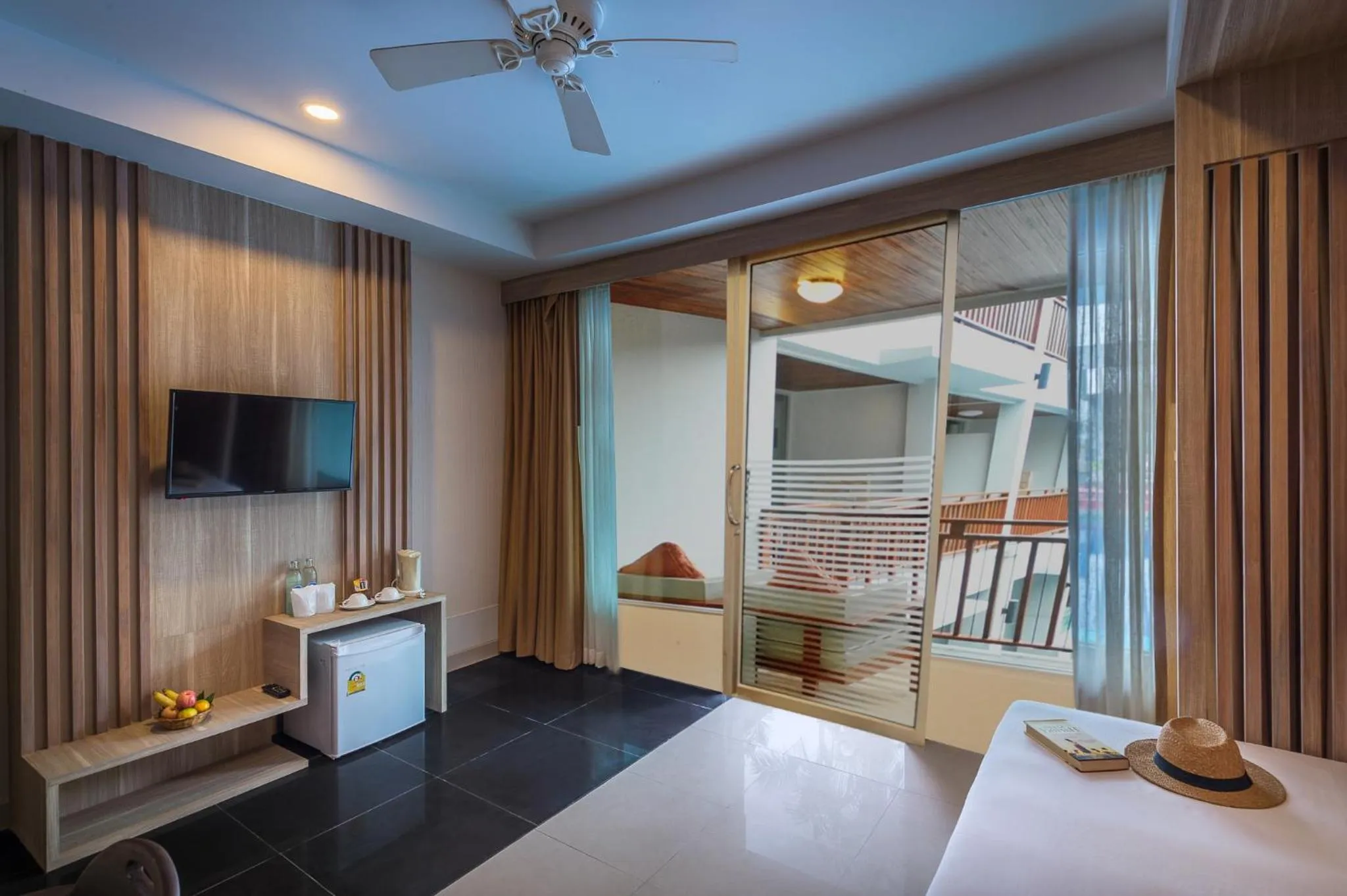 TV and multimedia, Bed in Lanta Sand Resort & Spa