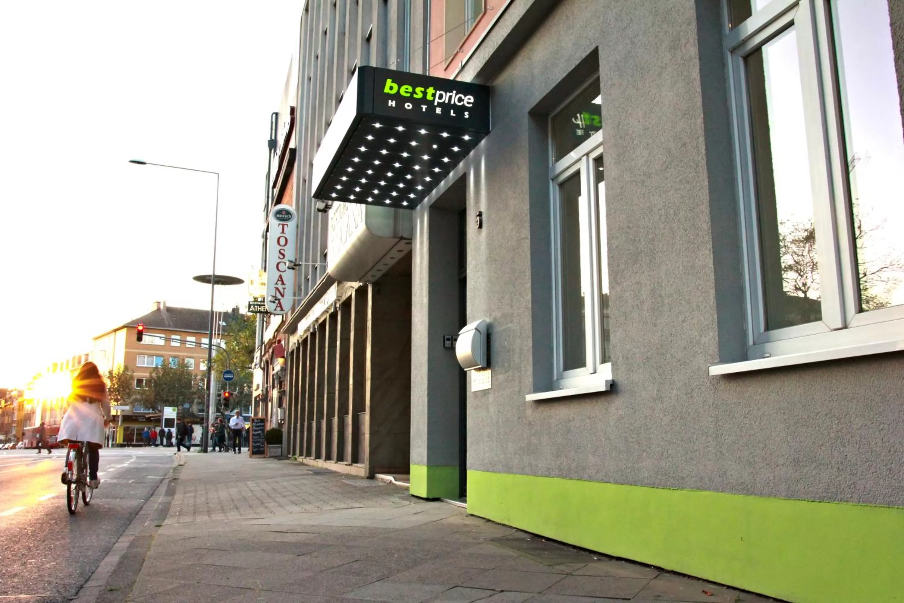 Facade/entrance in bestprice Hotel Aachen Hauptbahnhof