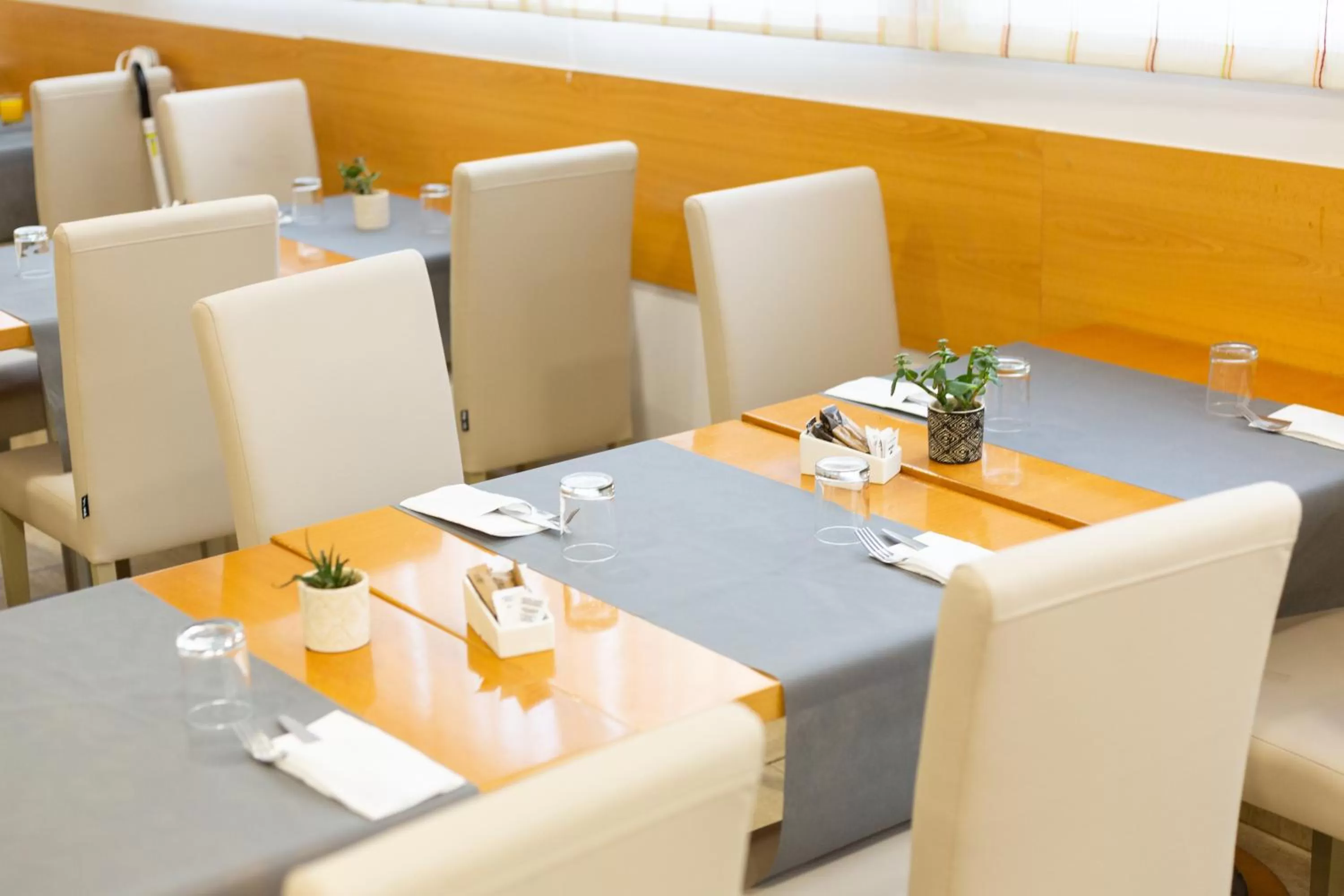 Restaurant/places to eat in Daniya Denia Spa & Business 4*