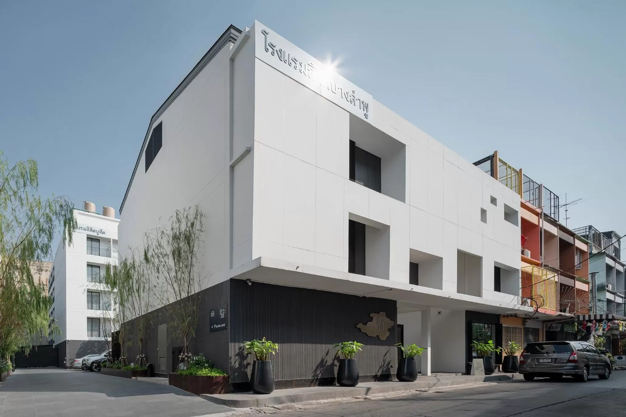 Property building in Lilit Bang Lumphu Hotel