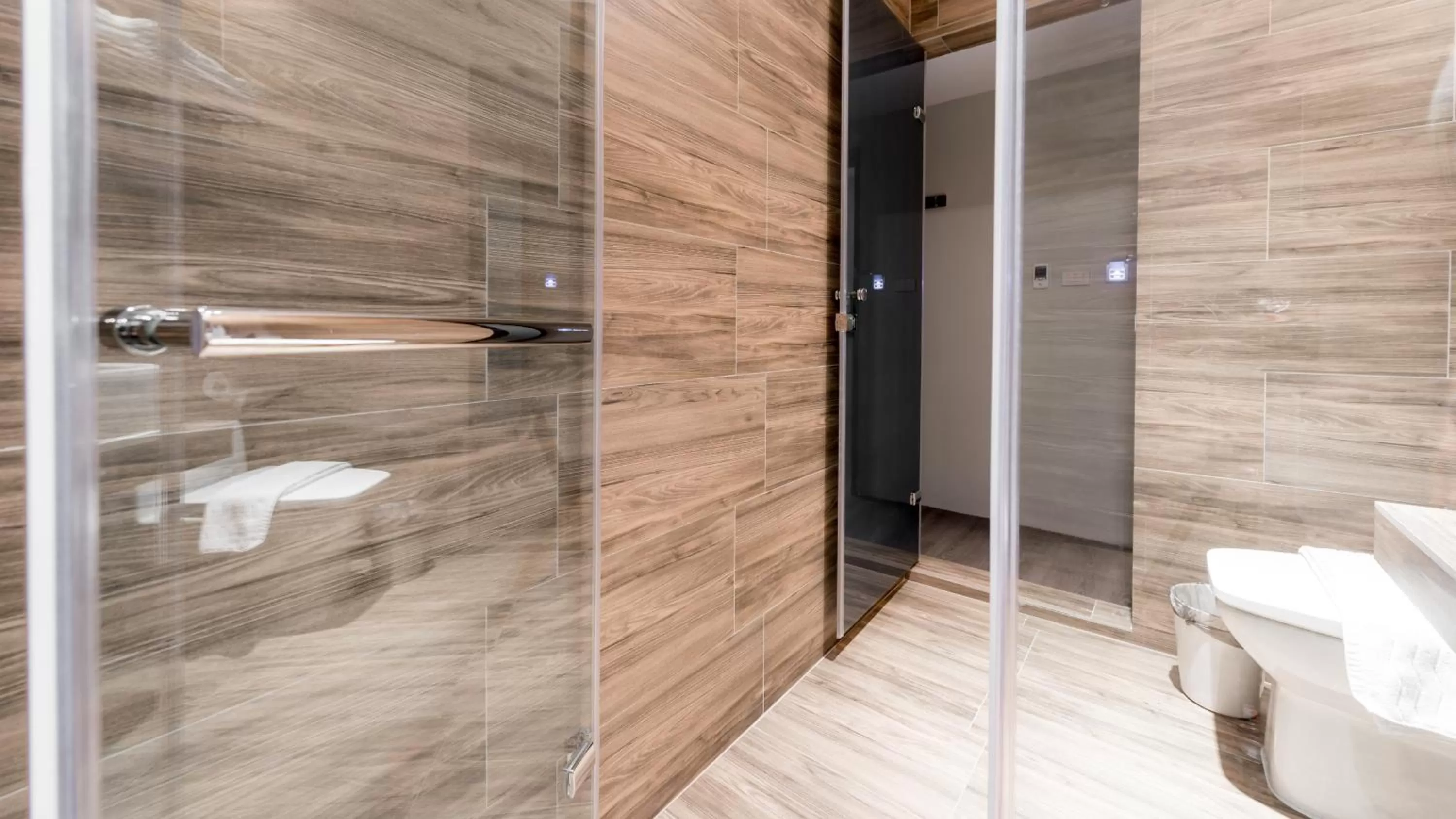 Shower in Wountain Hotel