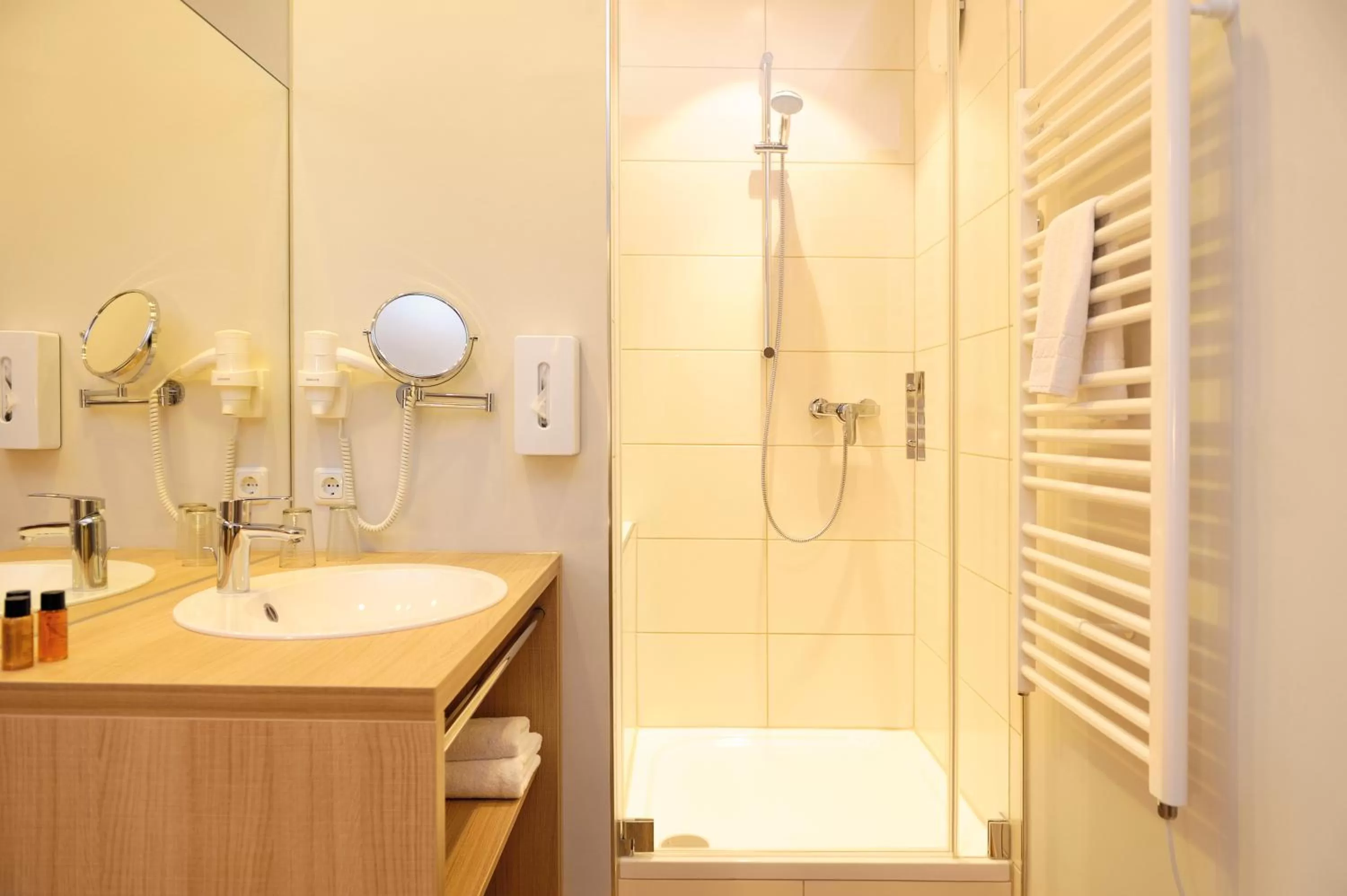 Bathroom in Hotel & Gasthaus DAS RÖHRL Straubing