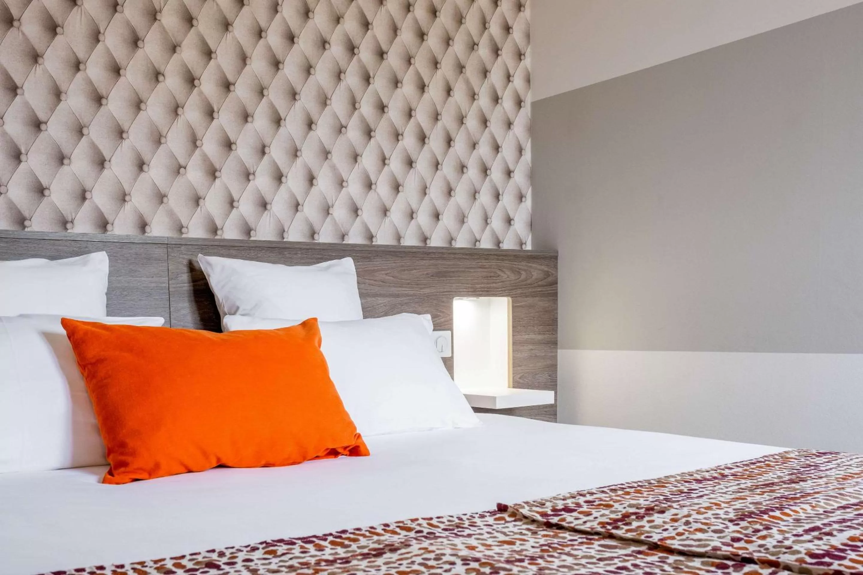 Photo of the whole room, Bed in Best Western Hôtel Agen Le Passage, Agen Sud