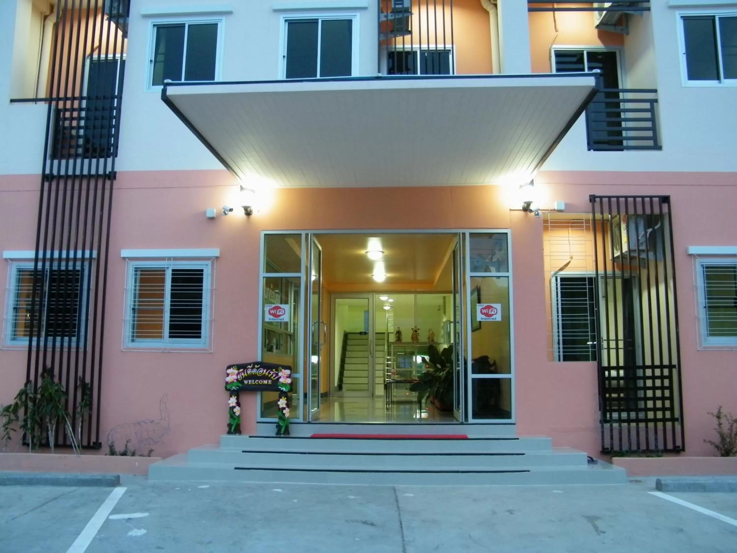 Facade/entrance in Fundee 1 Mansion