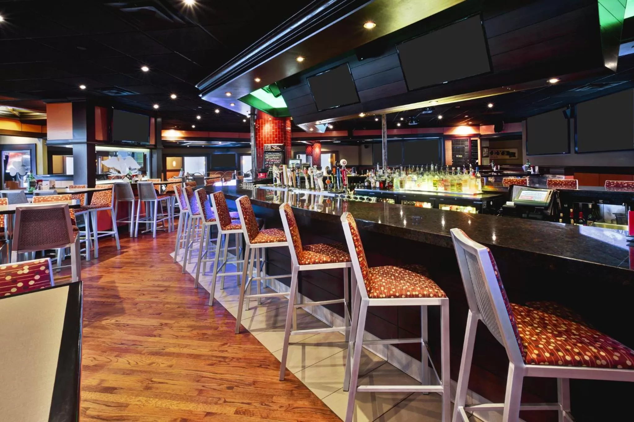 Lounge or bar in Holiday Inn Hotel & Suites Chicago Northwest - Elgin by IHG