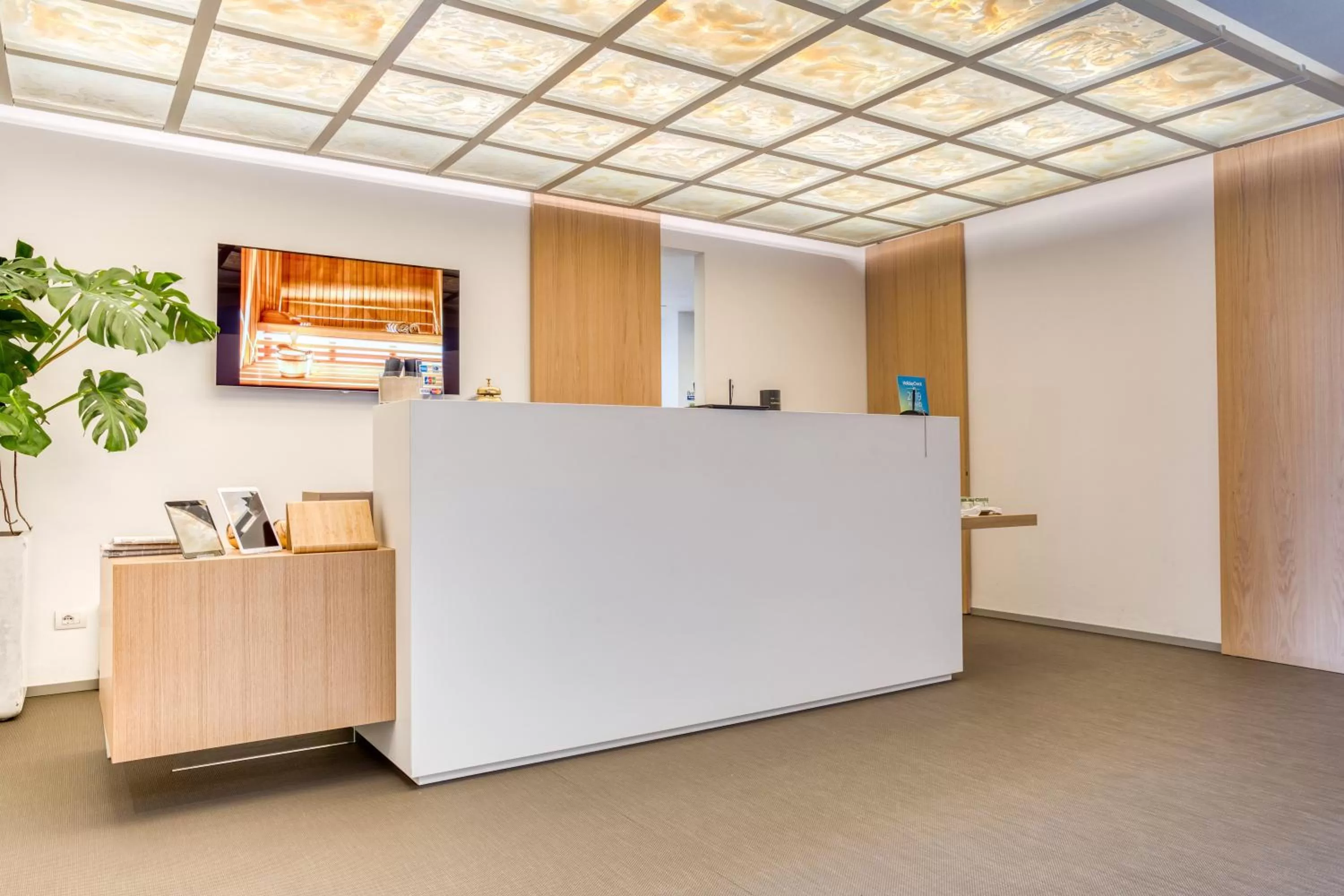 Lobby or reception in Hotel Lago Di Garda