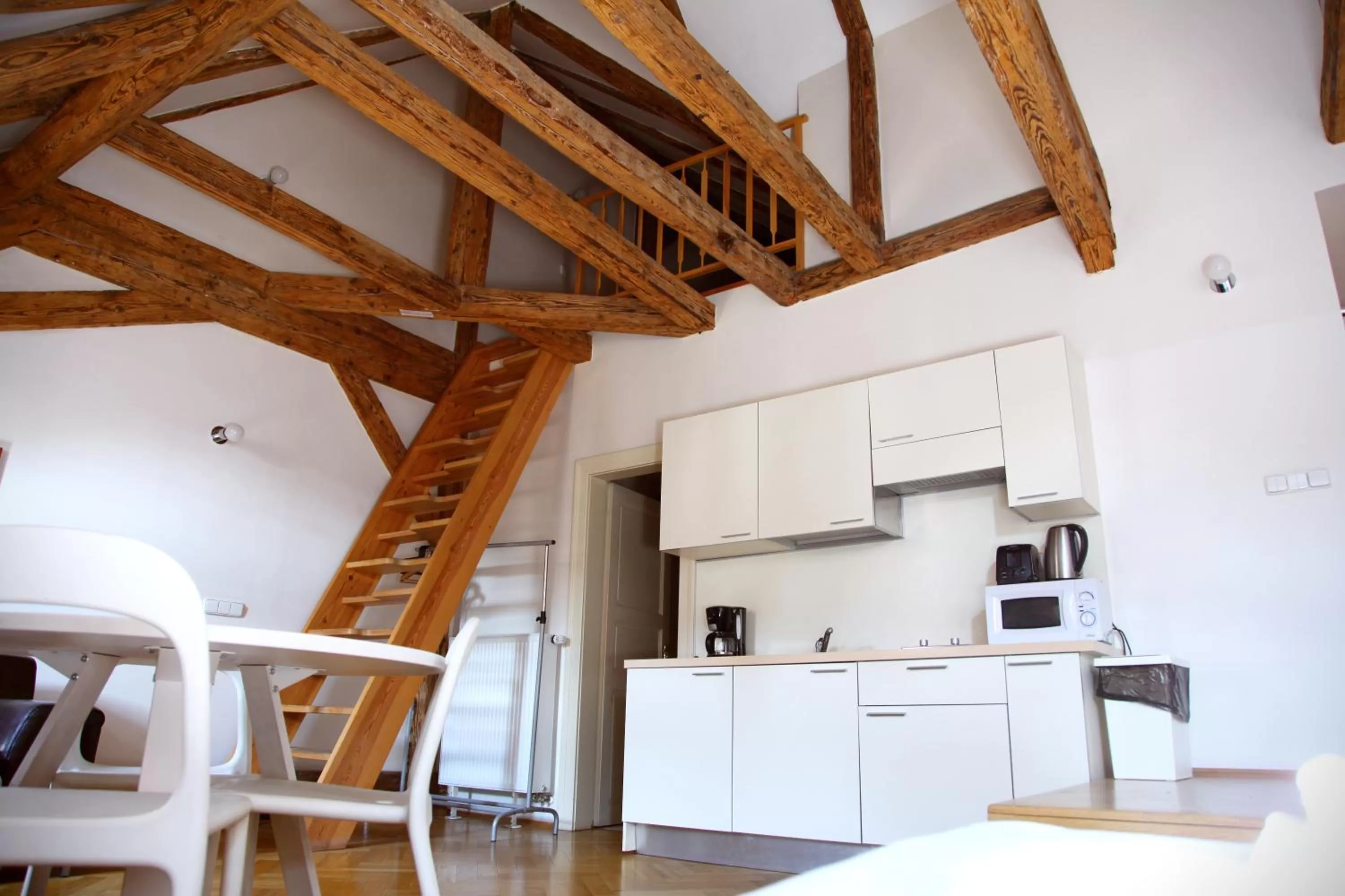 Coffee/tea facilities in Three Golden Crowns Apartments