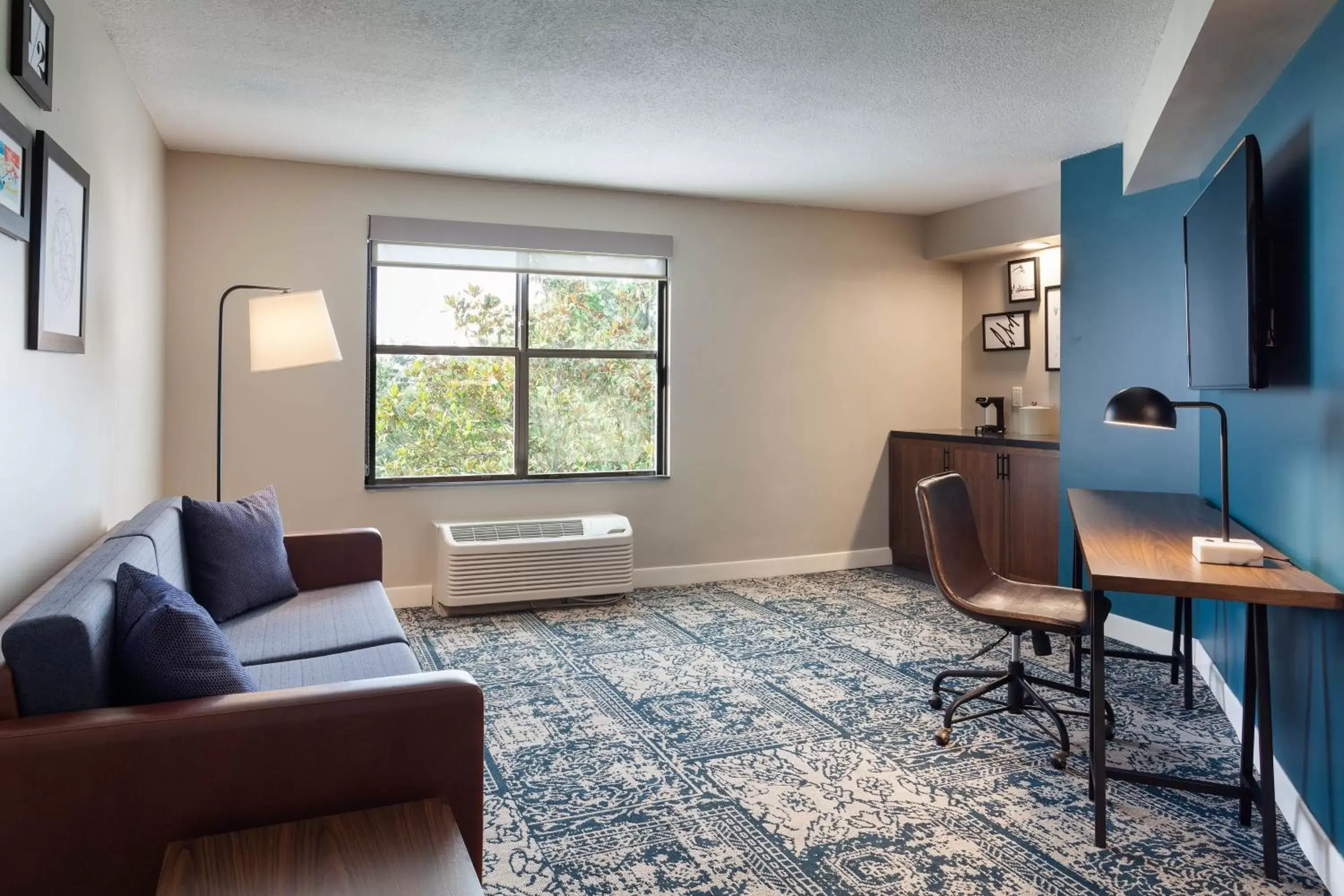 One-Bedroom King Suite with Sofa Bed in Four Points by Sheraton Orlando Convention Center One-Bedroom King Suite with Sofa Bed in Four Points by Sheraton Orlando Convention Center