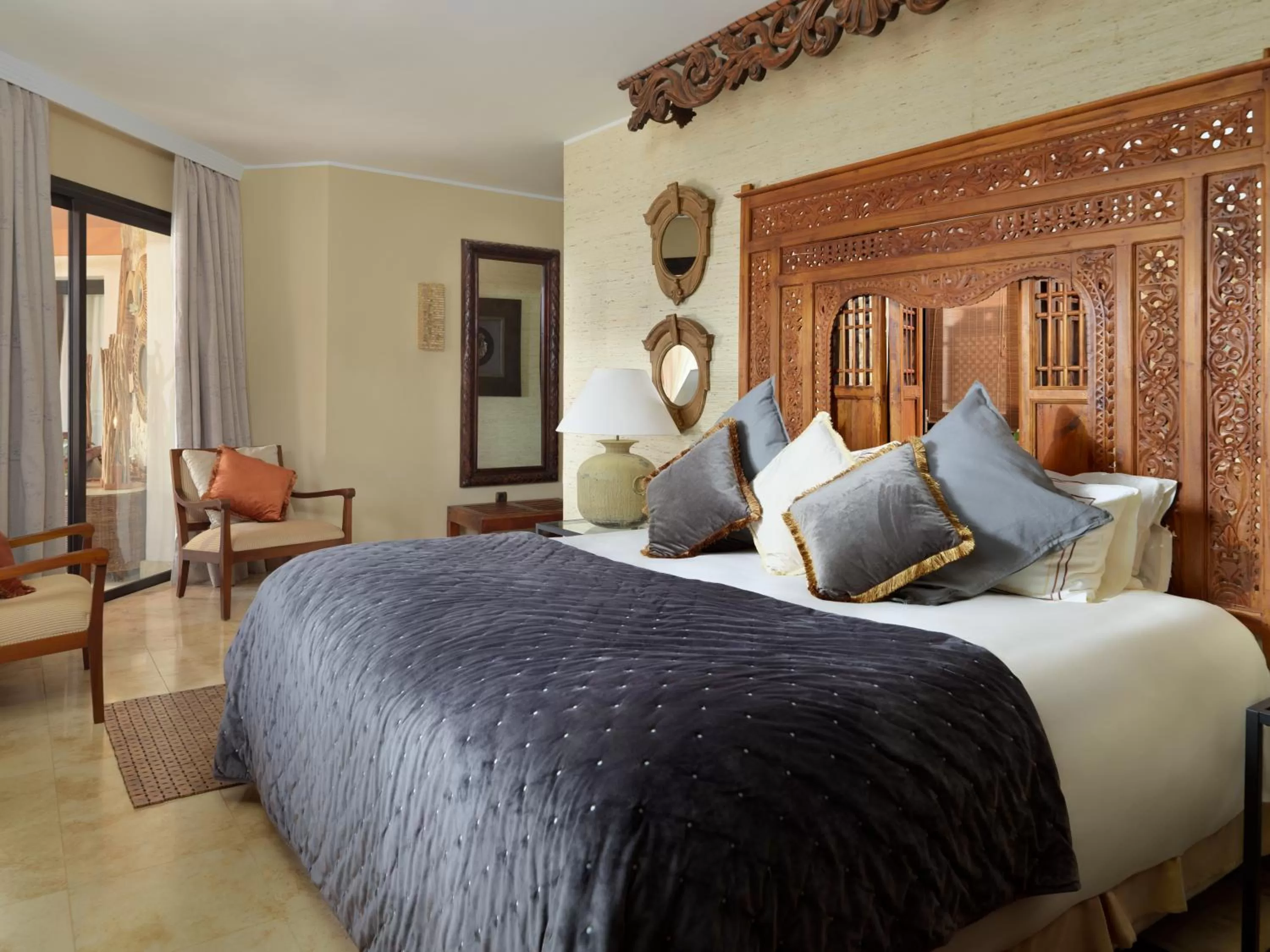 Bedroom, Bed in Royal Garden Villas, Luxury Hotel