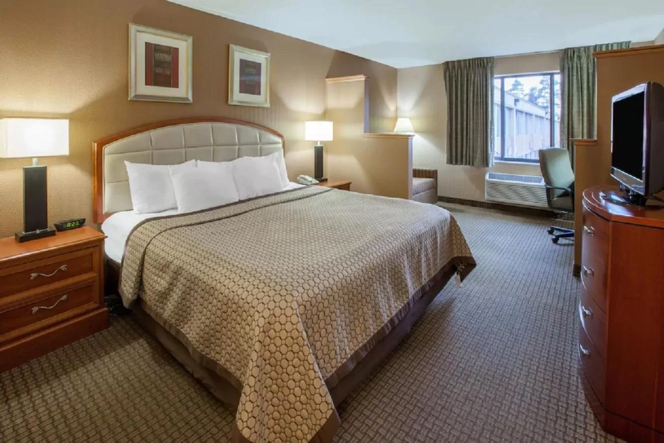 Photo of the whole room, Bed in Quality Inn & Suites Richfield